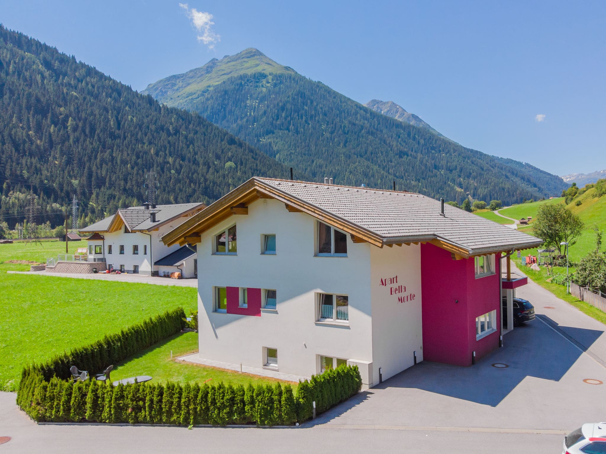Chalet Pardatsch Pettneu: Modern 3-Bedroom Mountain Apartment with Stunning Alpine Views and Free Ski Bus to St Anton