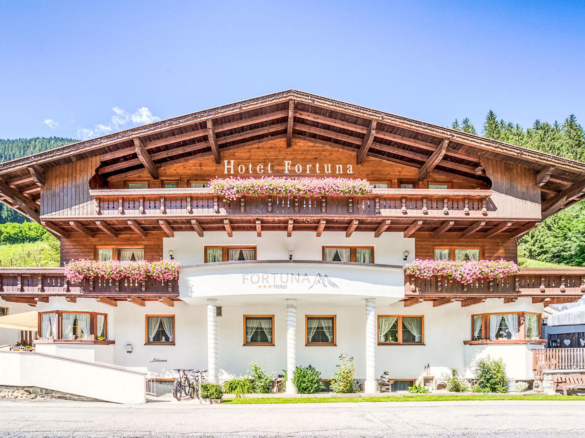 Chalet Paznaun See: Stunning Mountain Chalet with Alpine Views and Ski Access for 10 Guests in Austrian Tyrol