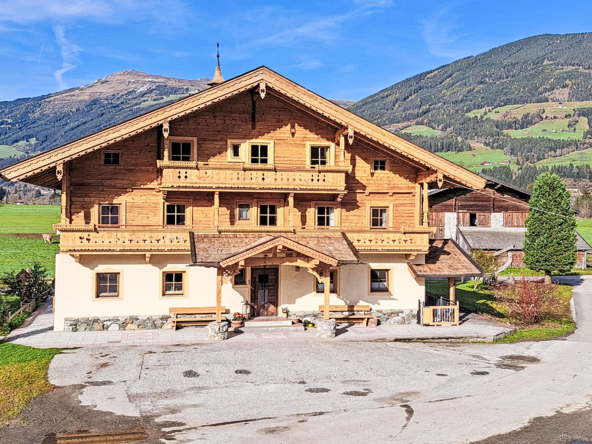 Chalet Pinzgau Neukirchen: Spacious 6-Bedroom Mountain Chalet with Alpine Views Near Skiing in Austrian Salzburg Region
