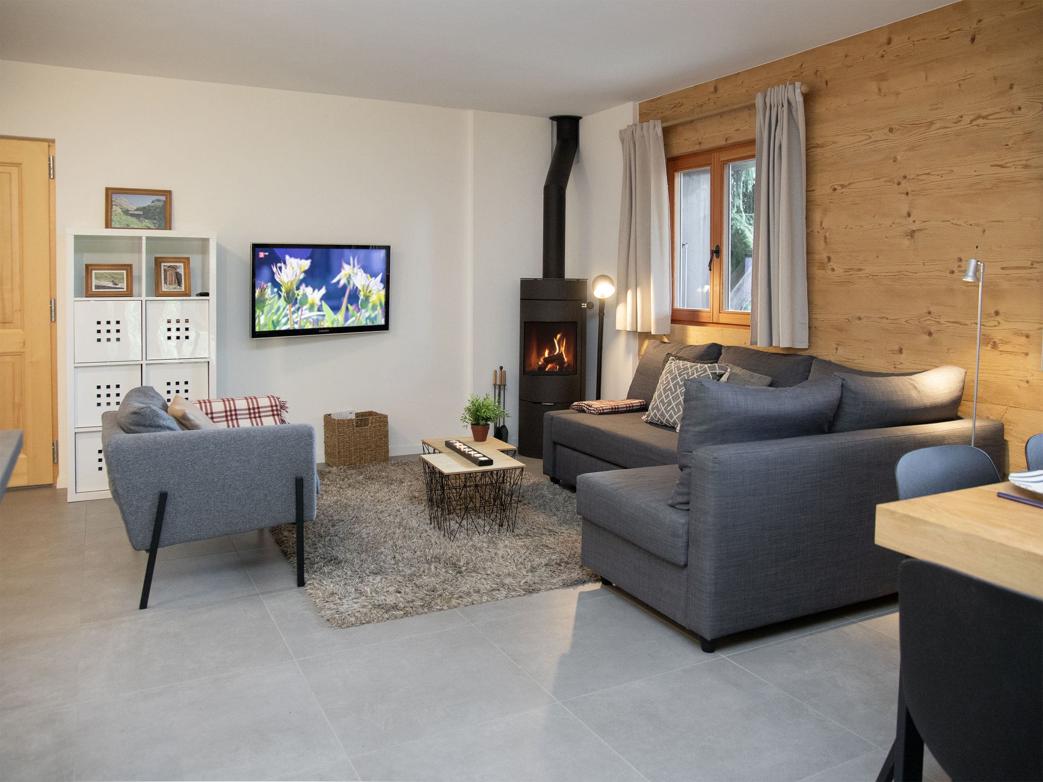 Chalet Pleyeuse Verbier: Charming 2-Bedroom Alpine Apartment with Mountain Access and Modern Comfort in Swiss Alps