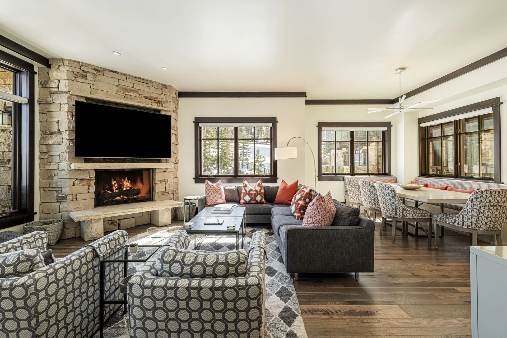 Chalet Quaking Aspen ParkCity: Elegant 3-Bedroom Apartment with Ski-In/Ski-Out Access, Park City