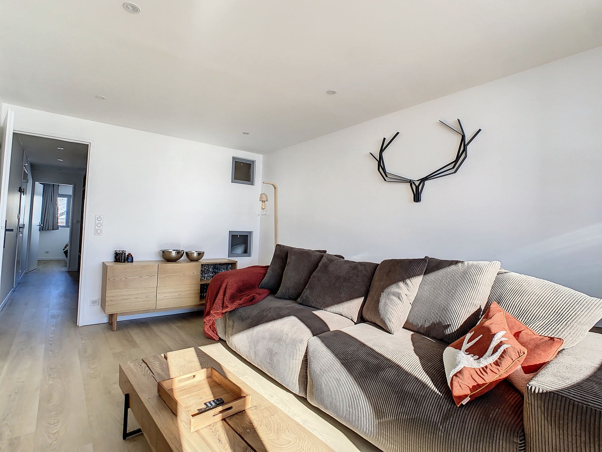 Chalet Reberty Menuires: Premium 5-Bedroom Alpine Apartment with Mountain Views and Ski Access in French Alps