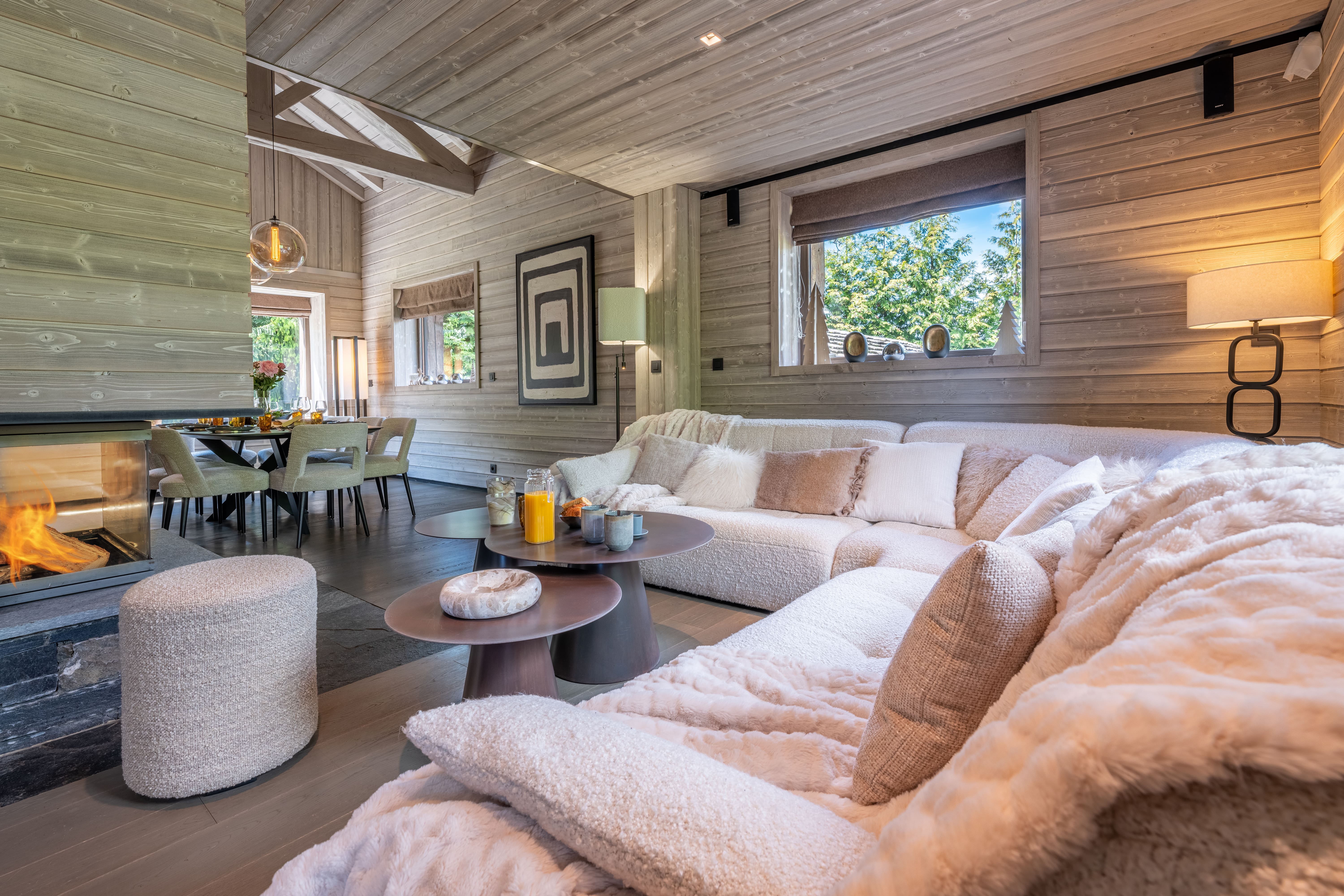 Chalet Repos Megève: 6-Bedroom Ski Chalet with Hot Tub, Megève