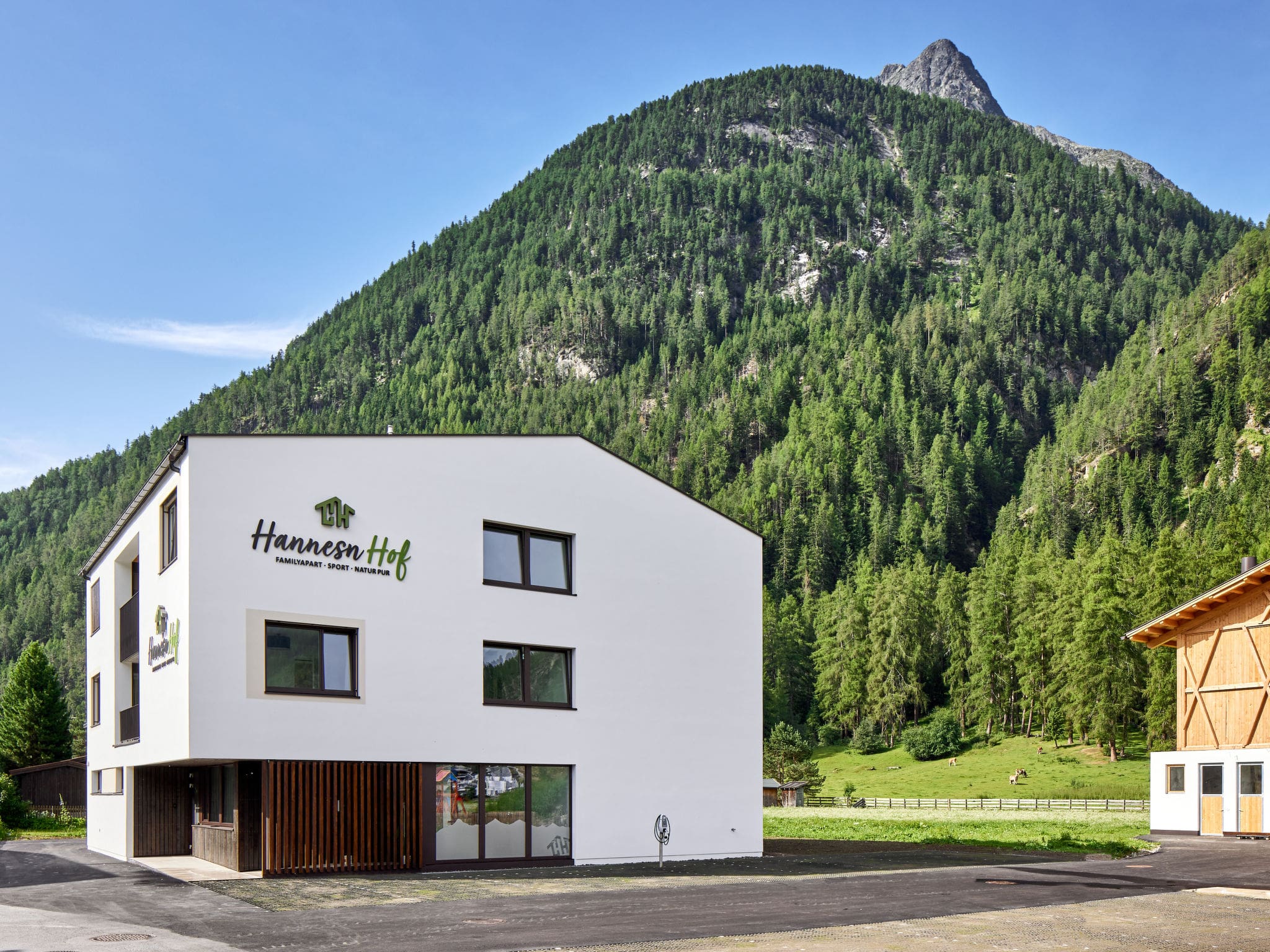 Chalet Ried Längenfeld: Modern Mountain Apartment with Thermal Spa Access and Ötztal Summer Card Included