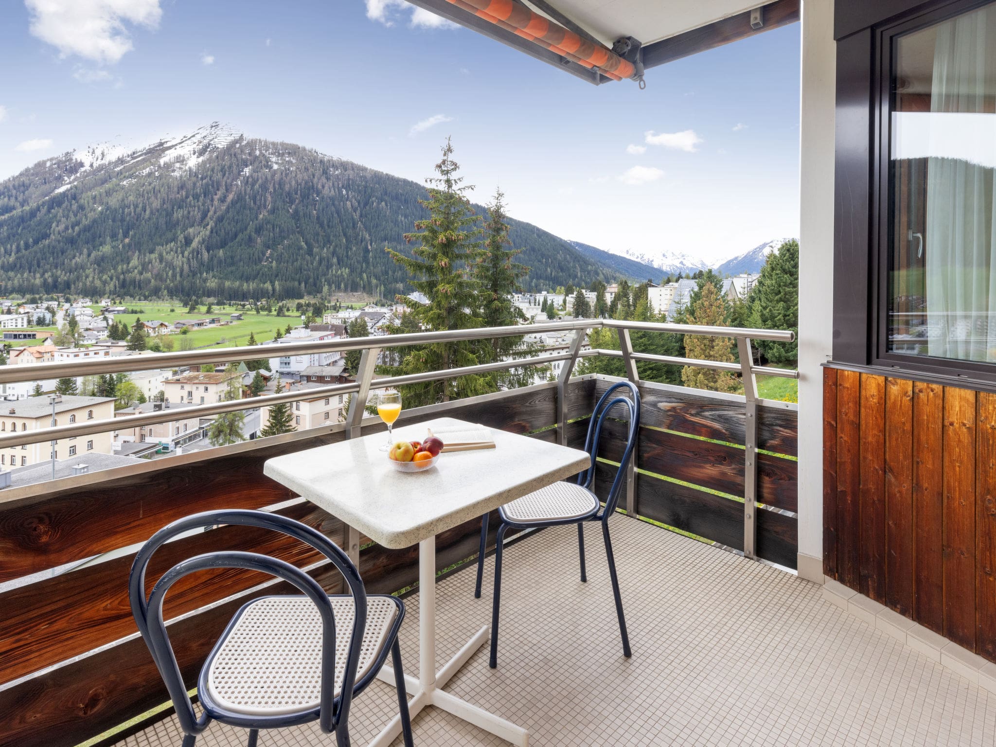 Chalet Rinerbach Davos: Modern Mountain Apartment with Balcony and Ski Access in Central Davos Switzerland