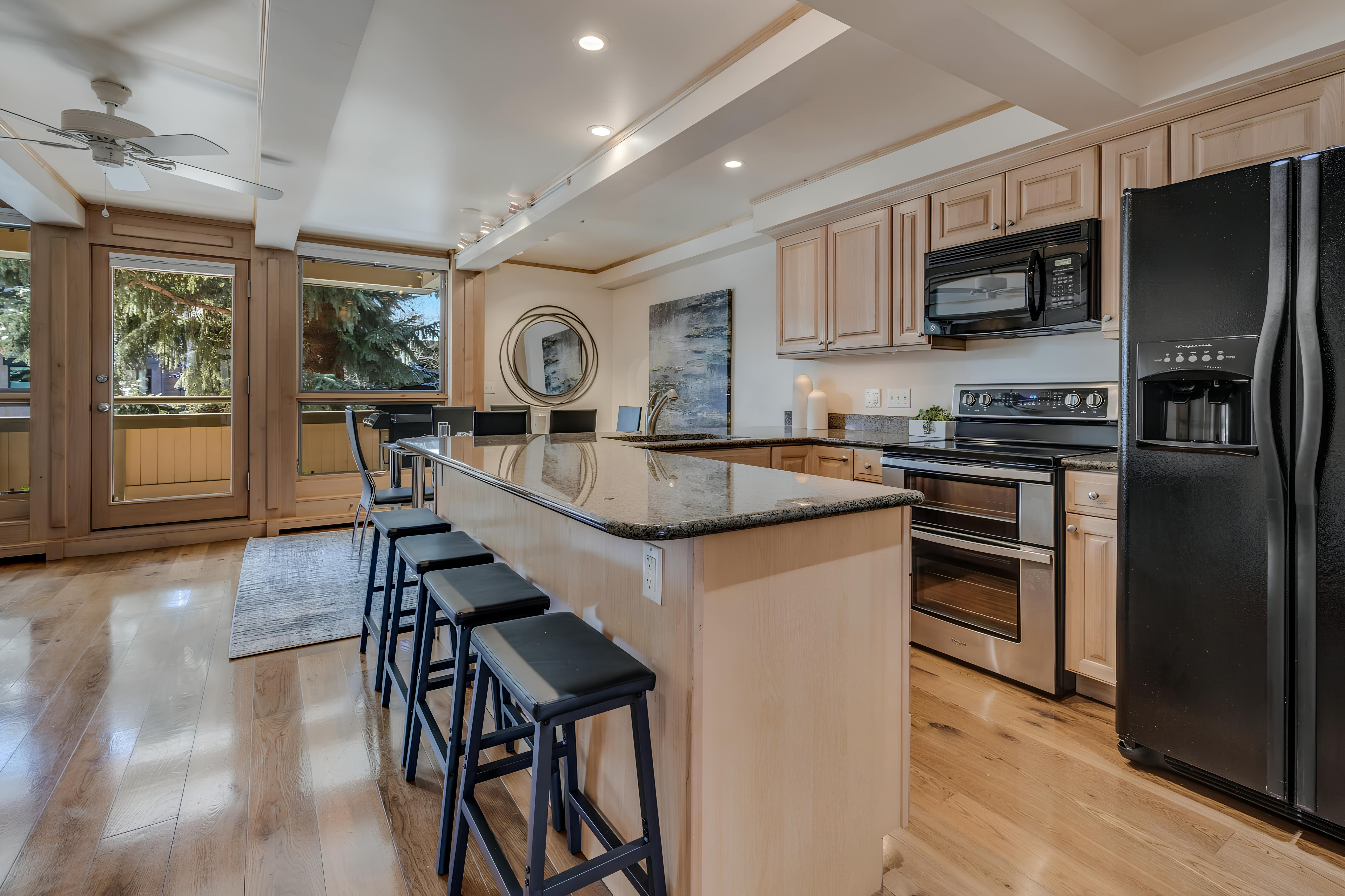 Chalet Roaring Fork Aspen Aspen: Luxury 2-Bedroom Apartment with Hot Tub, Aspen