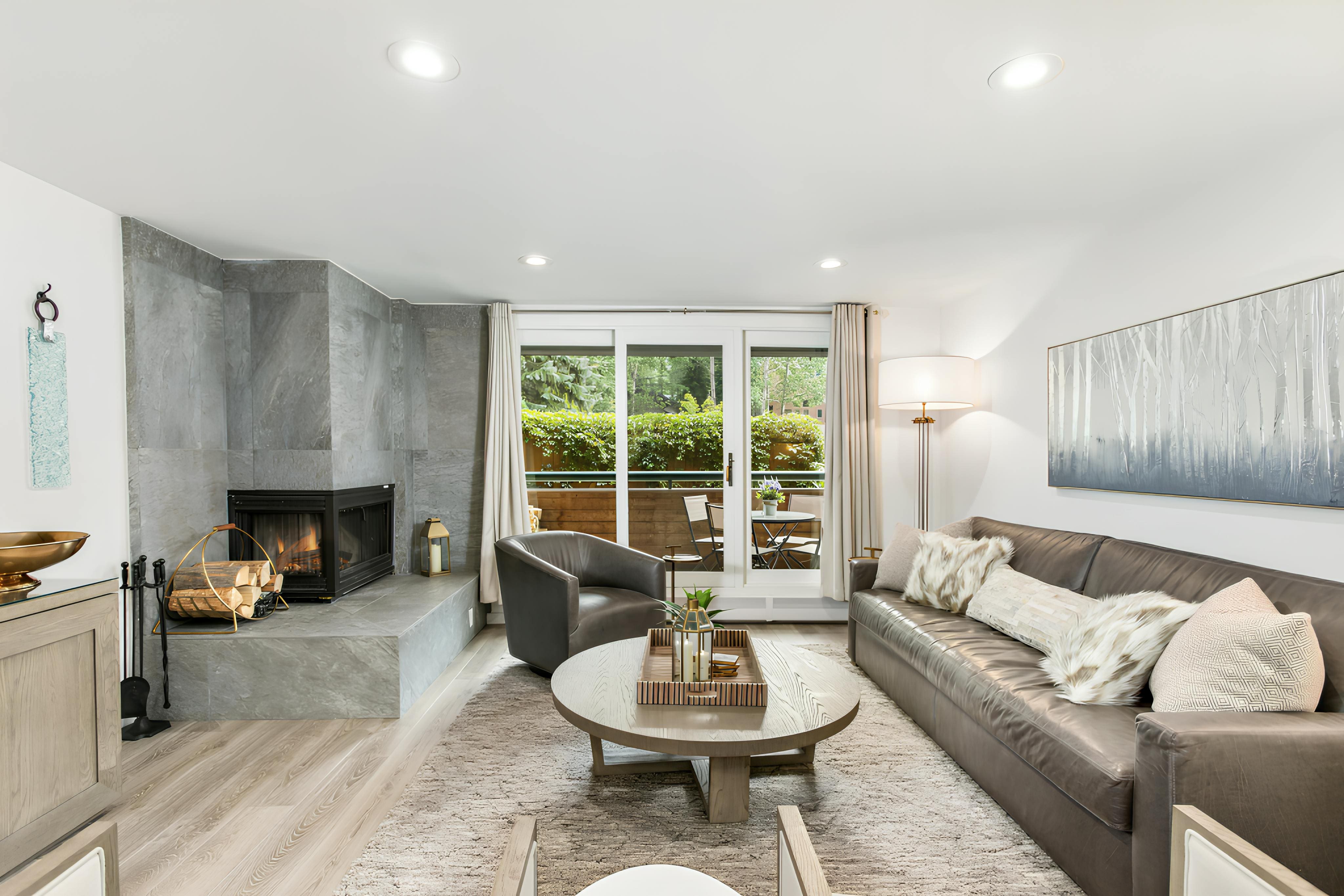 Chalet Roaring Fork Aspen: Elegant 2-Bedroom Ski Chalet with Hot Tub, Aspen