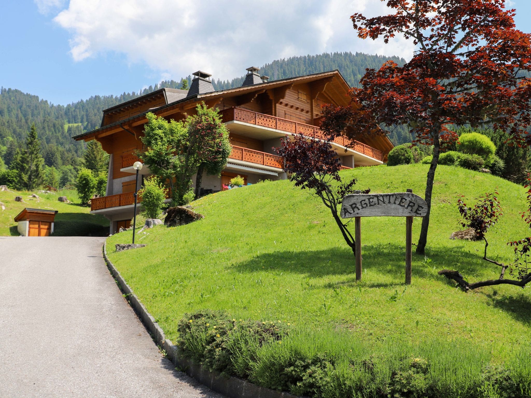 Chalet Roc Villars: Luxury 3-Bedroom Mountain Chalet with Panoramic Alpine Views Near Ski Slopes Switzerland