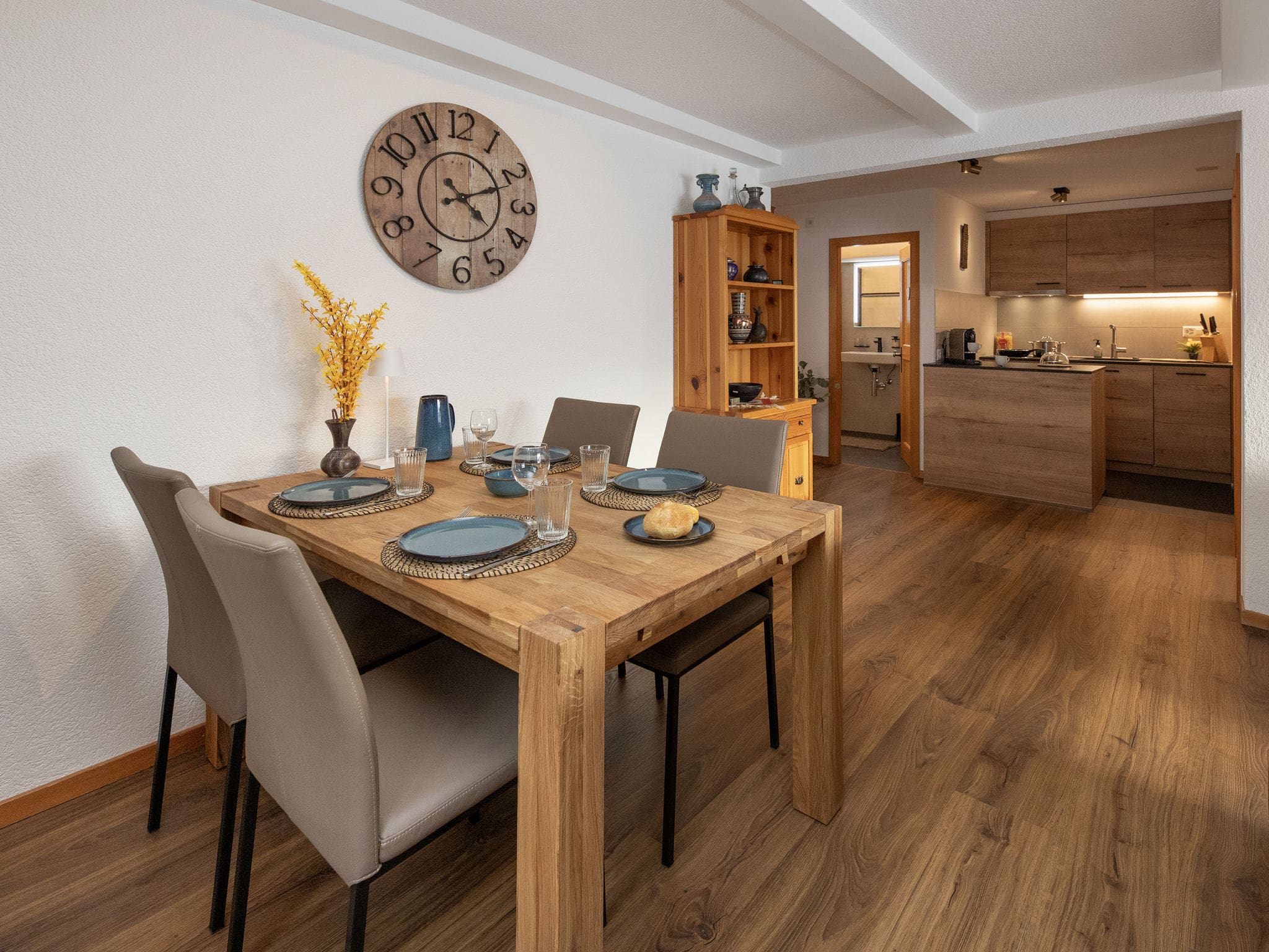 Chalet Ruinettes Verbier: Renovated 2-Bedroom Mountain Apartment with Terrace and Panoramic Alpine Views