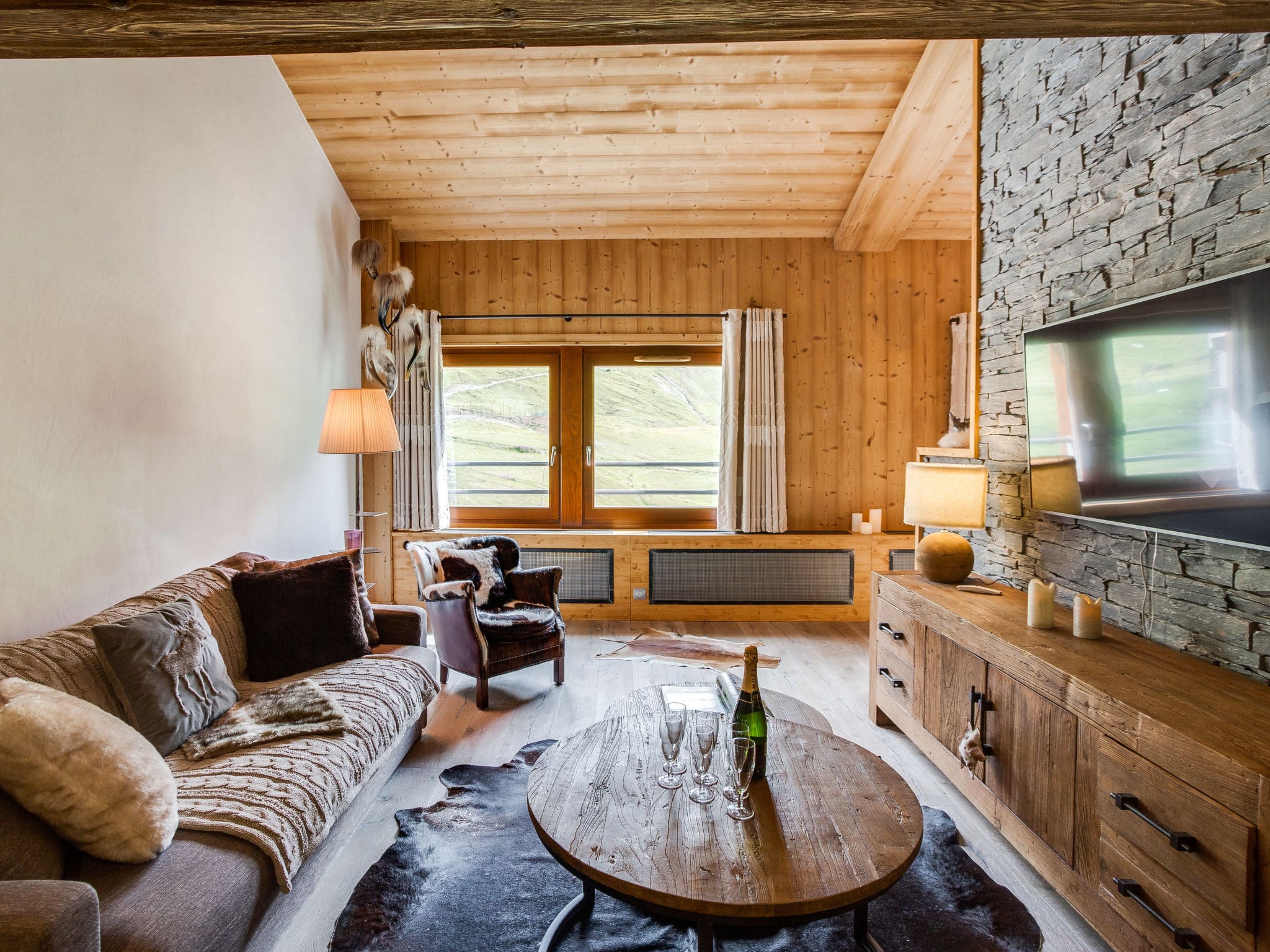 Chalet Sasseneige Tignes: Luxury 2-Bedroom Duplex Chalet with Mountain Views and Prime Skiing Access in Tignes Val Claret