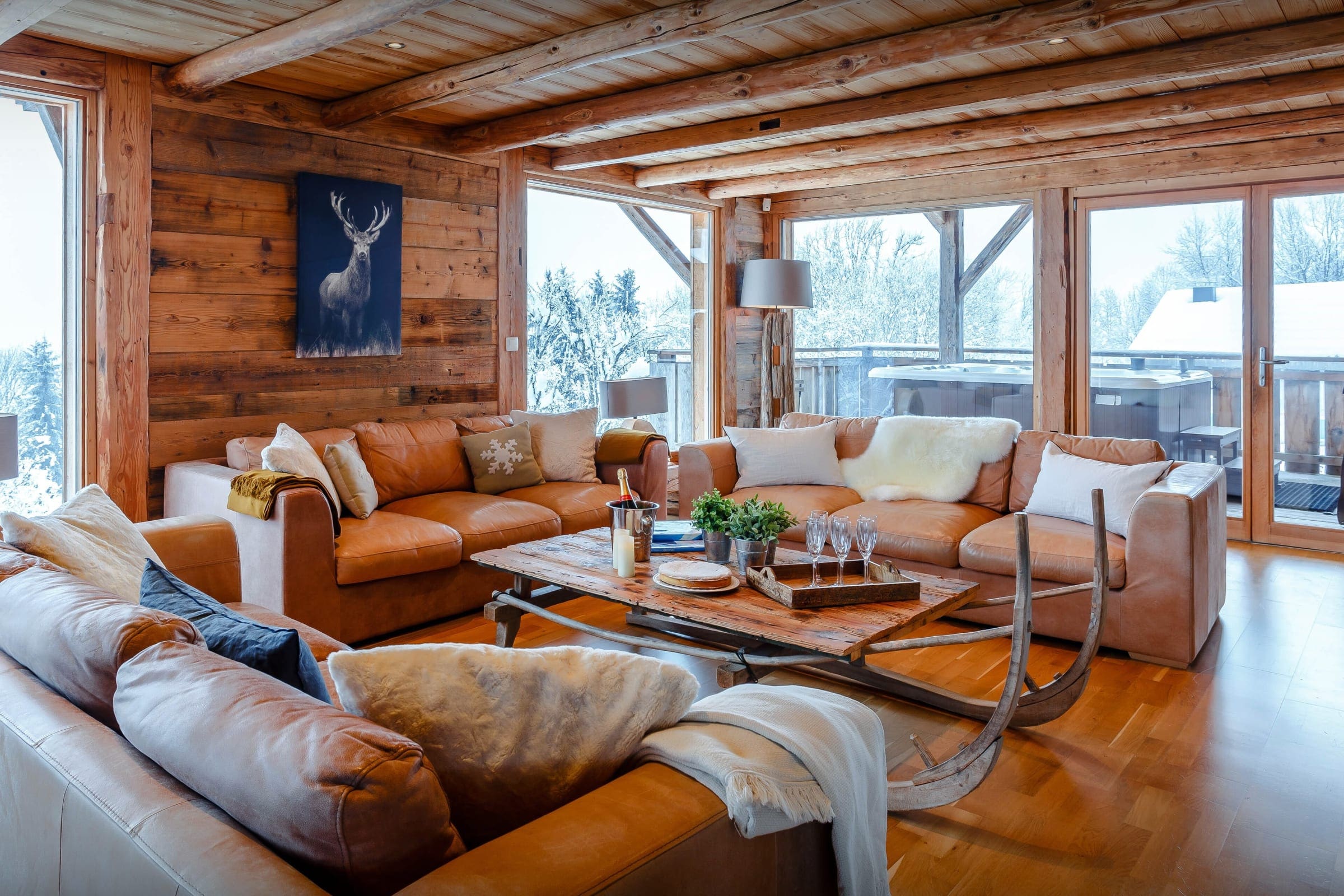 Chalet Savoie Les Gets: Spacious 7-Bedroom Ski Chalet with Hot Tub and Pool, Upper Savoy