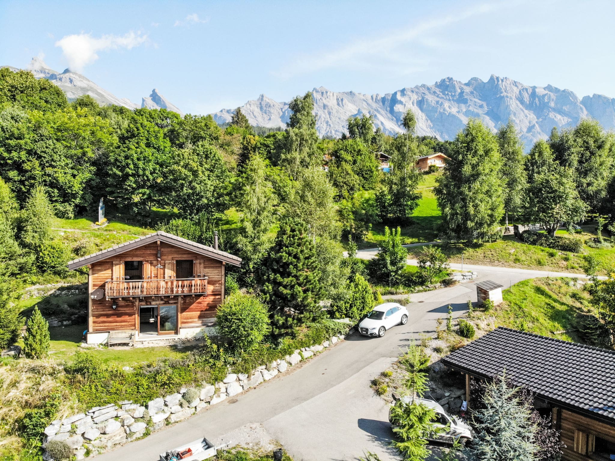 Chalet Saxifraga Ovronnaz: Stunning 3-Bedroom Mountain Chalet with Garden and Thermal Spa Access in Swiss Alps