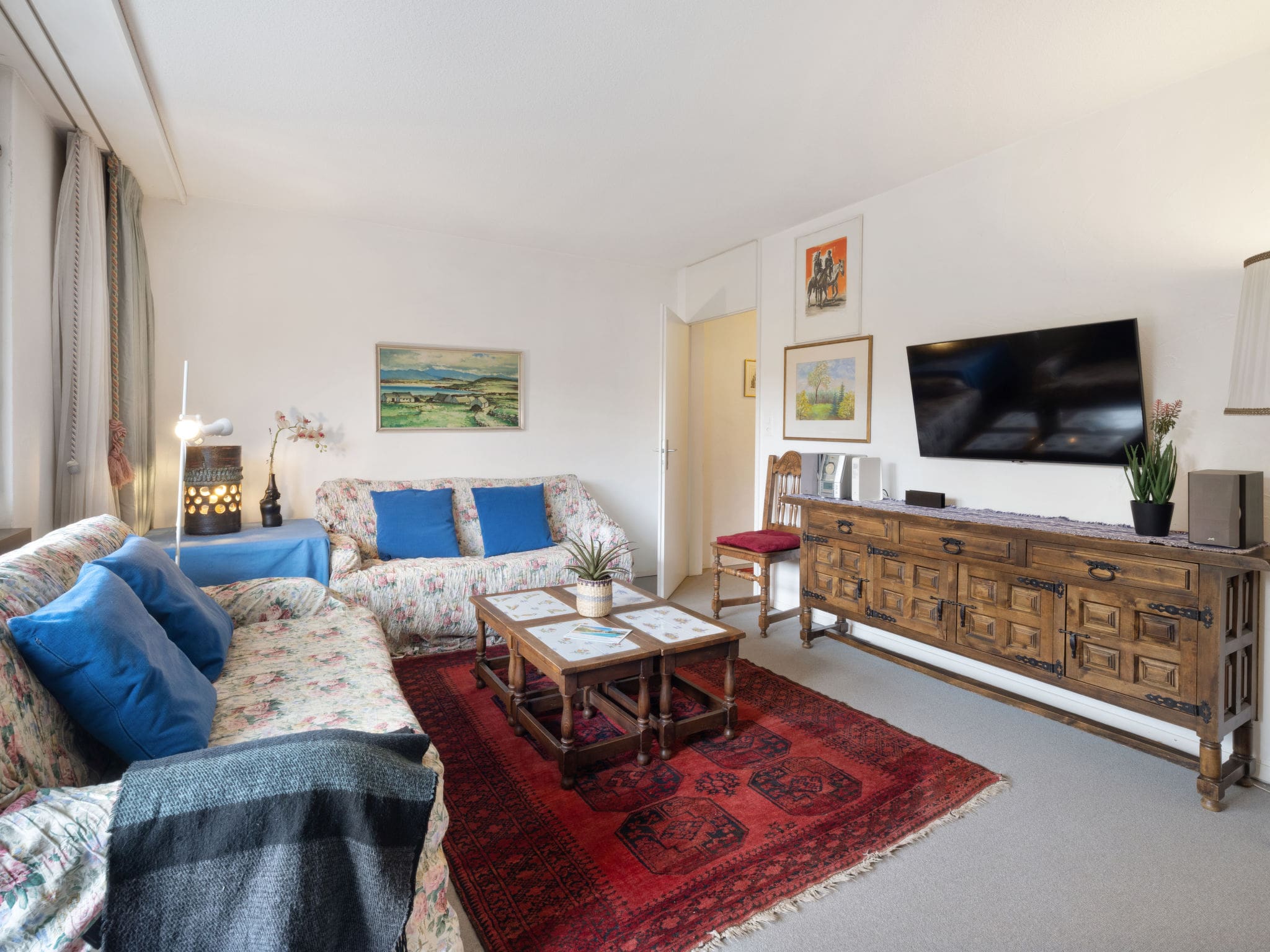 Chalet Schneetobel Davos: Modern 2-Bedroom Alpine Apartment with Mountain Views and Central Location in the Heart of Switzerland