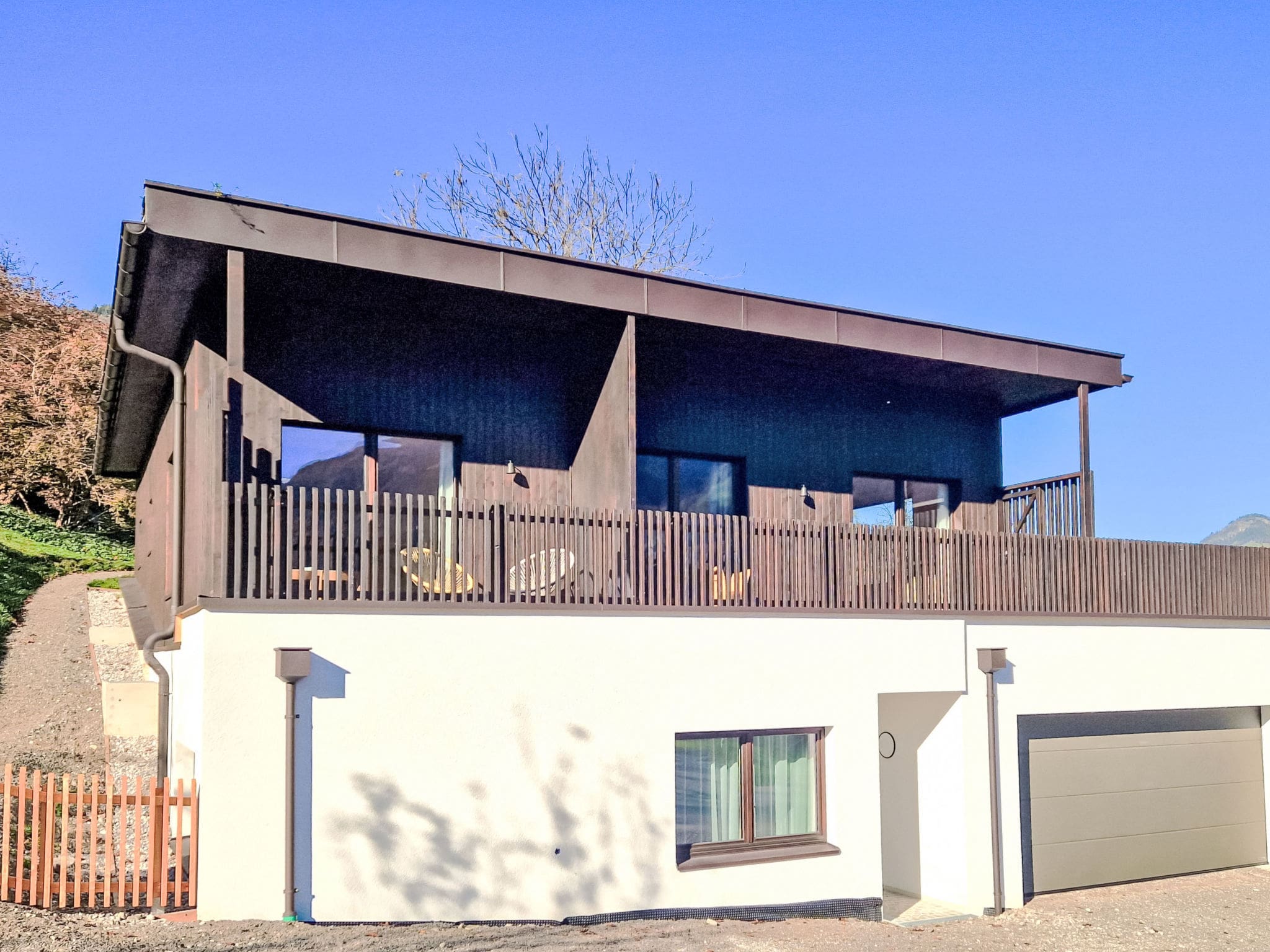 Chalet Schonach Fügen: Modern 2-Bedroom Alpine Chalet with Mountain Views Near Spieljochbahn Ski Resort