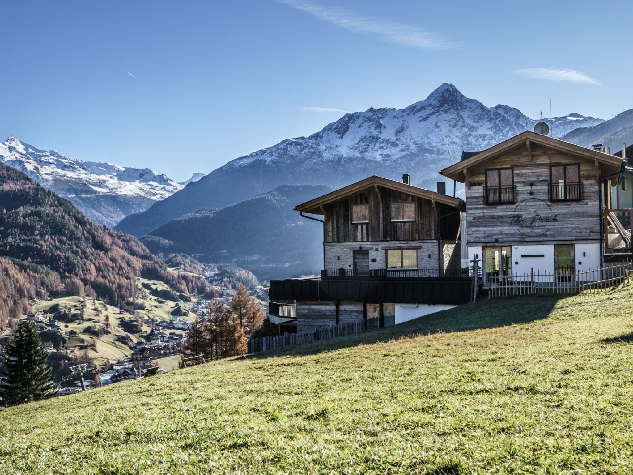 Chalet Schwarzkogl Sölden: Modern 2-Bedroom Apartment with Direct Ski Access in Premium Alpine Resort