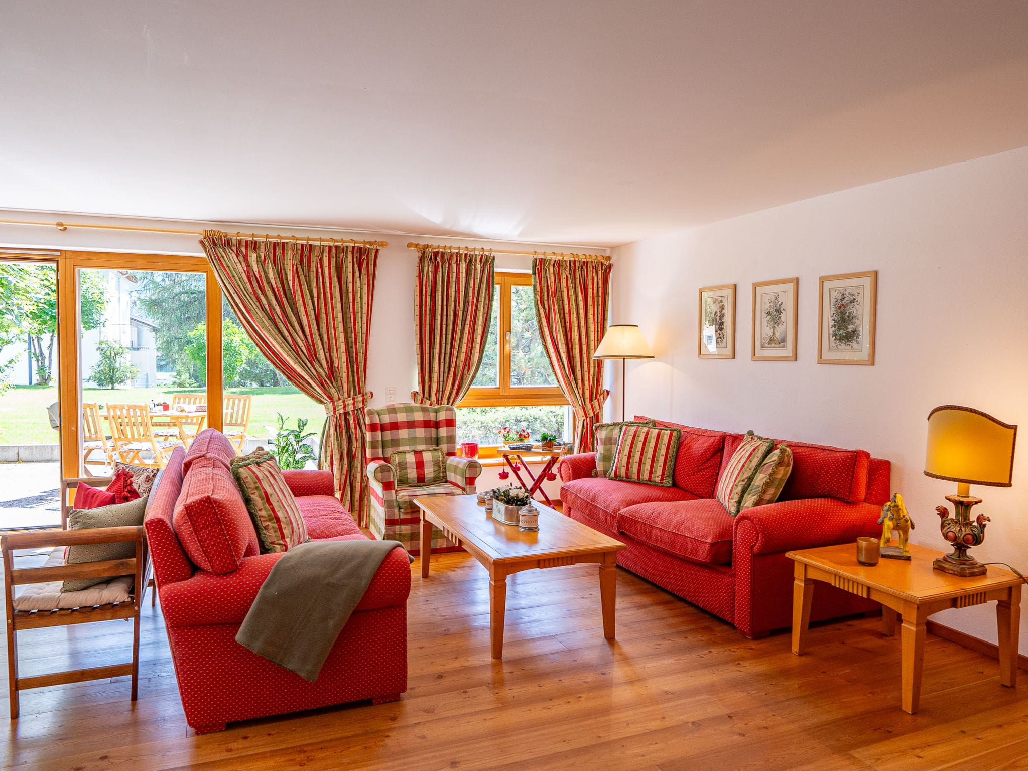 Chalet Segantini Silvaplana: Luxury 2-Bedroom Mountain View Chalet with Modern Amenities Near St. Moritz Switzerland