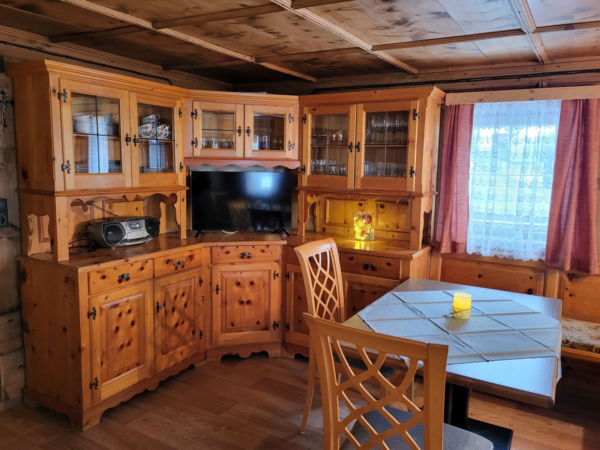 Chalet Silvretta Kappl: Stunning 5-Bedroom Alpine Retreat with Modern Amenities and Mountain Access