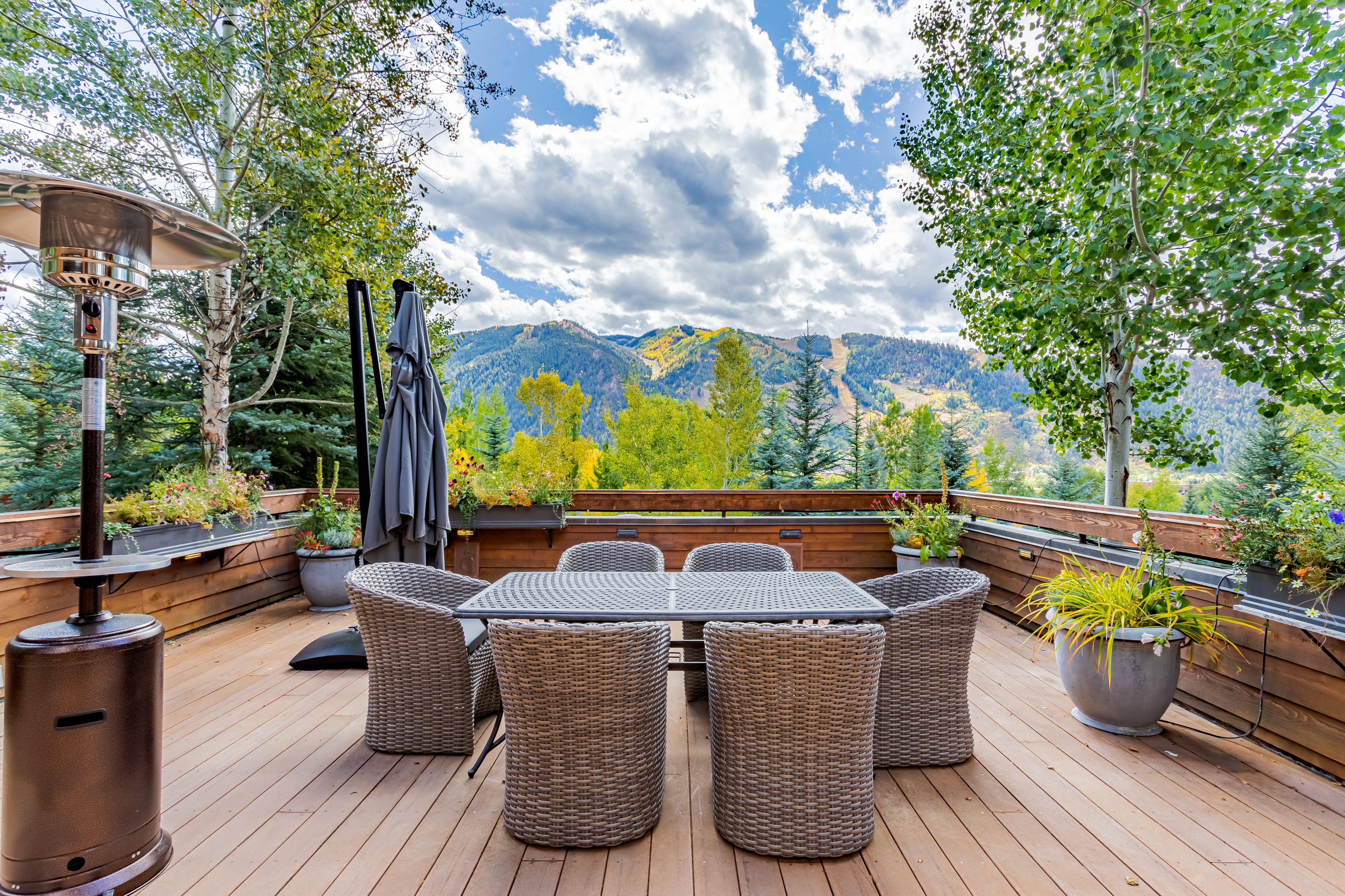 Chalet Smuggler Aspen: Luxury 4-Bedroom Apartment with Mountain Views, Aspen