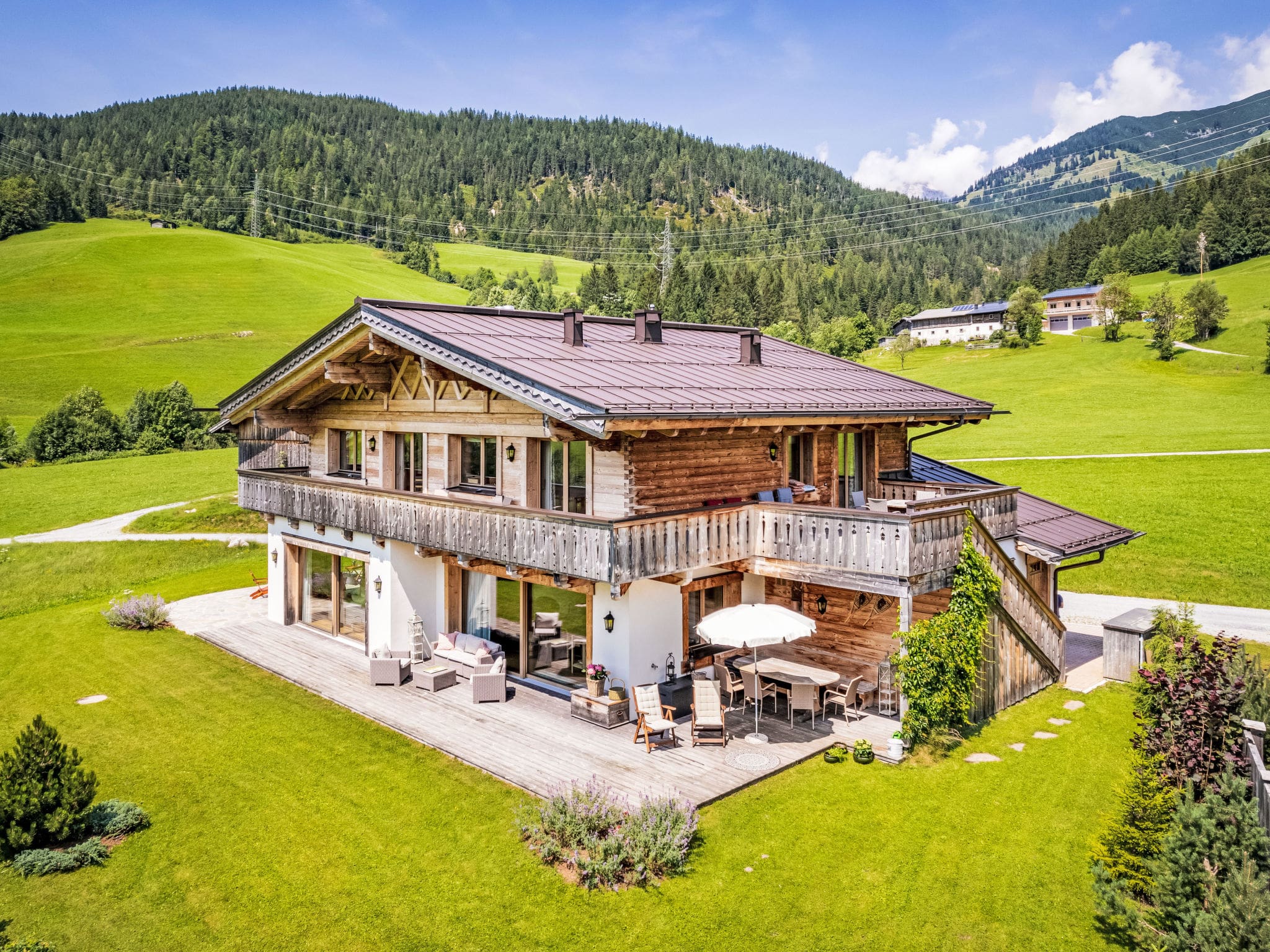 Chalet Steinernes Maria Alm: Spacious 4-Bedroom Alpine Chalet with Mountain Views and Ski Access in Austrian Alps