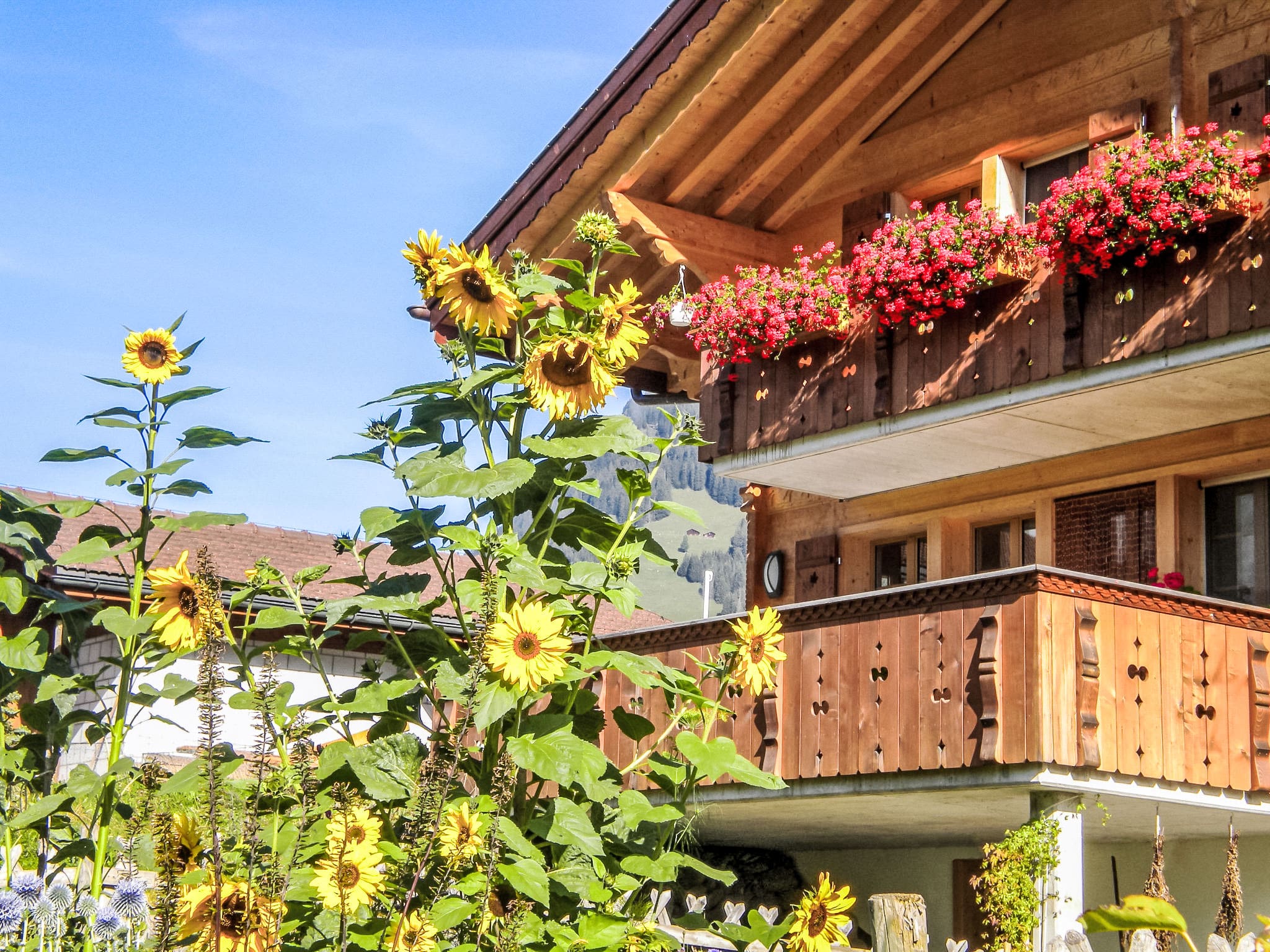 Chalet Stutz Grindelwald: Stunning 3-Bedroom Alpine Retreat with Mountain Views and Fireplace in Swiss Alps