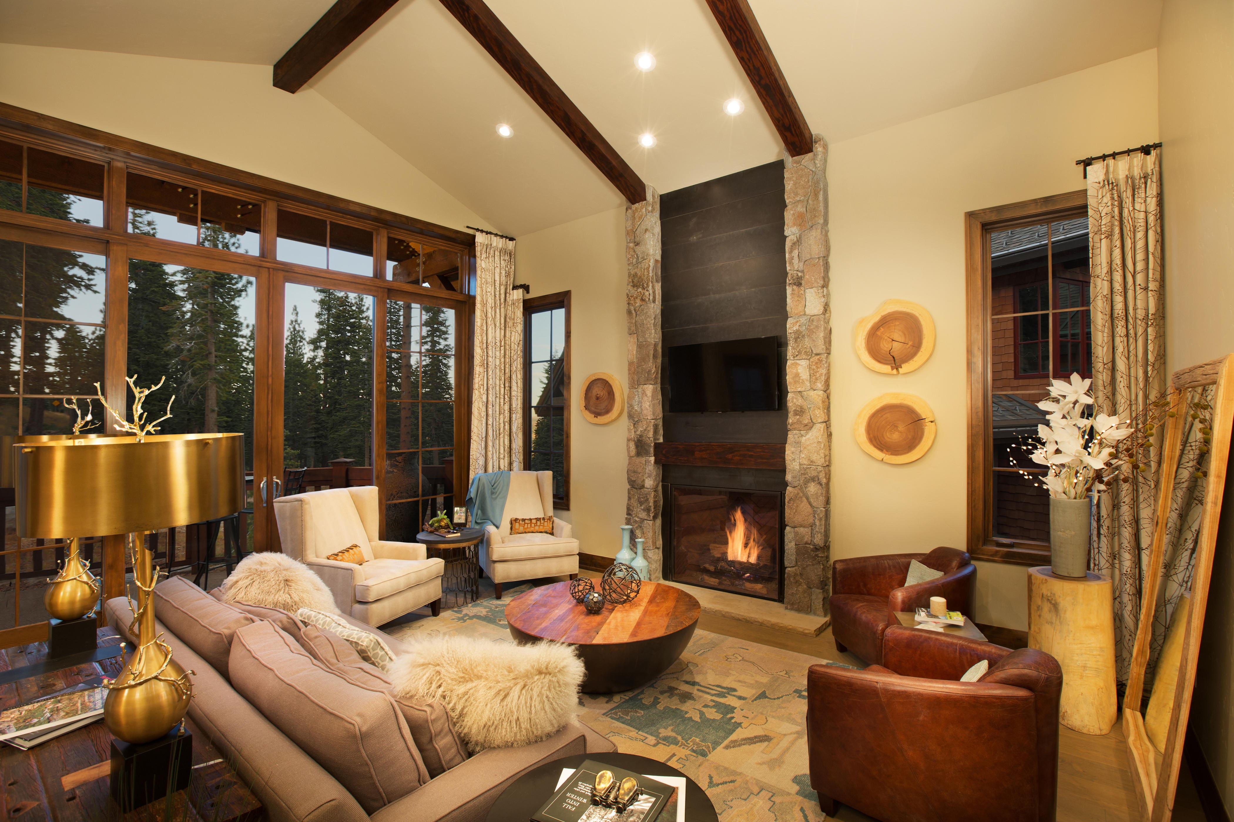 Chalet Tahoe Carnelian: Luxury 3-Bedroom Chalet with Pool and Ski Access, Carnelian Bay