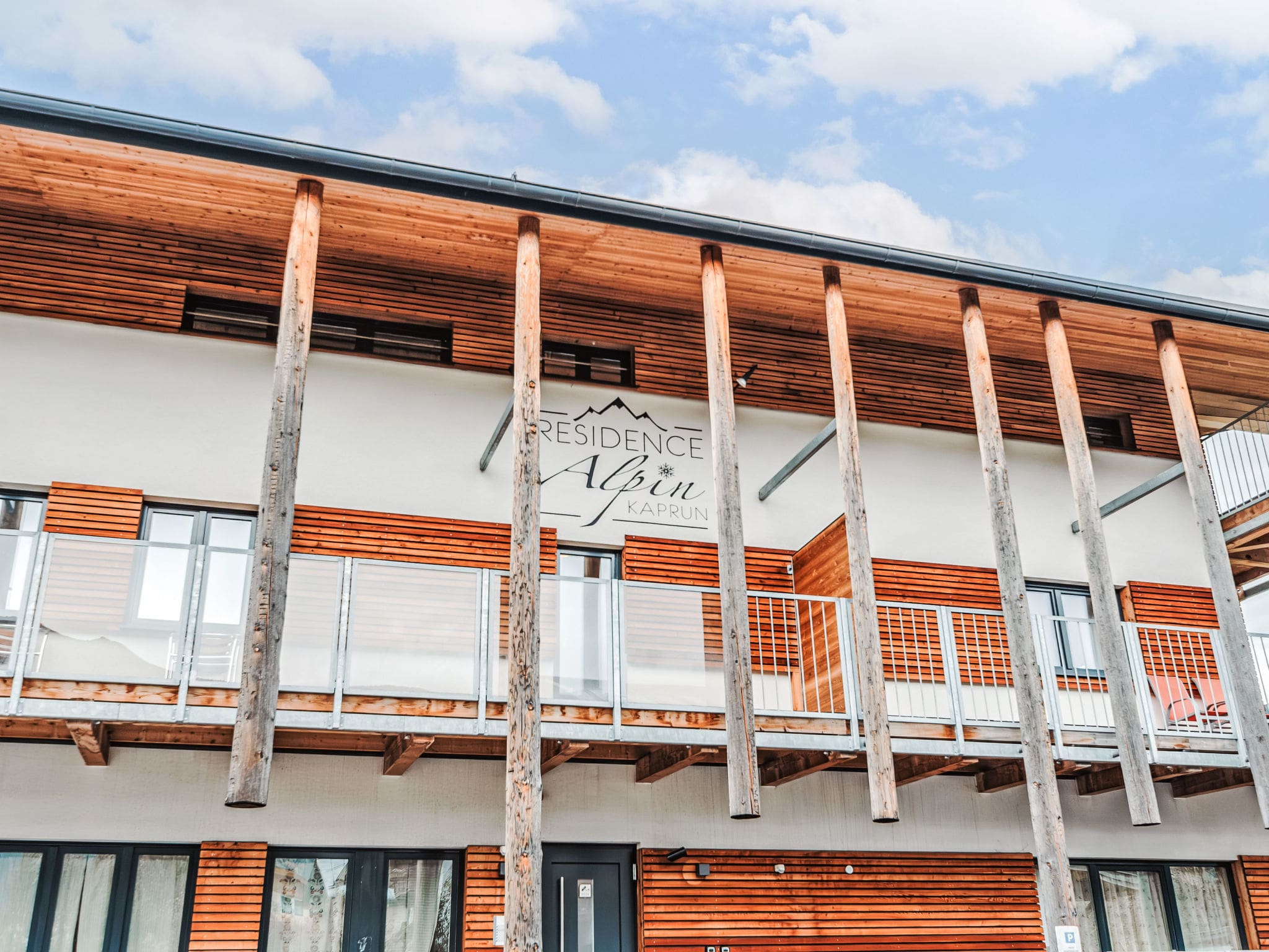 Chalet Tauern Kaprun: Stunning 3-Bedroom Mountain Chalet with Sauna and Ski Access in Austrian Alps