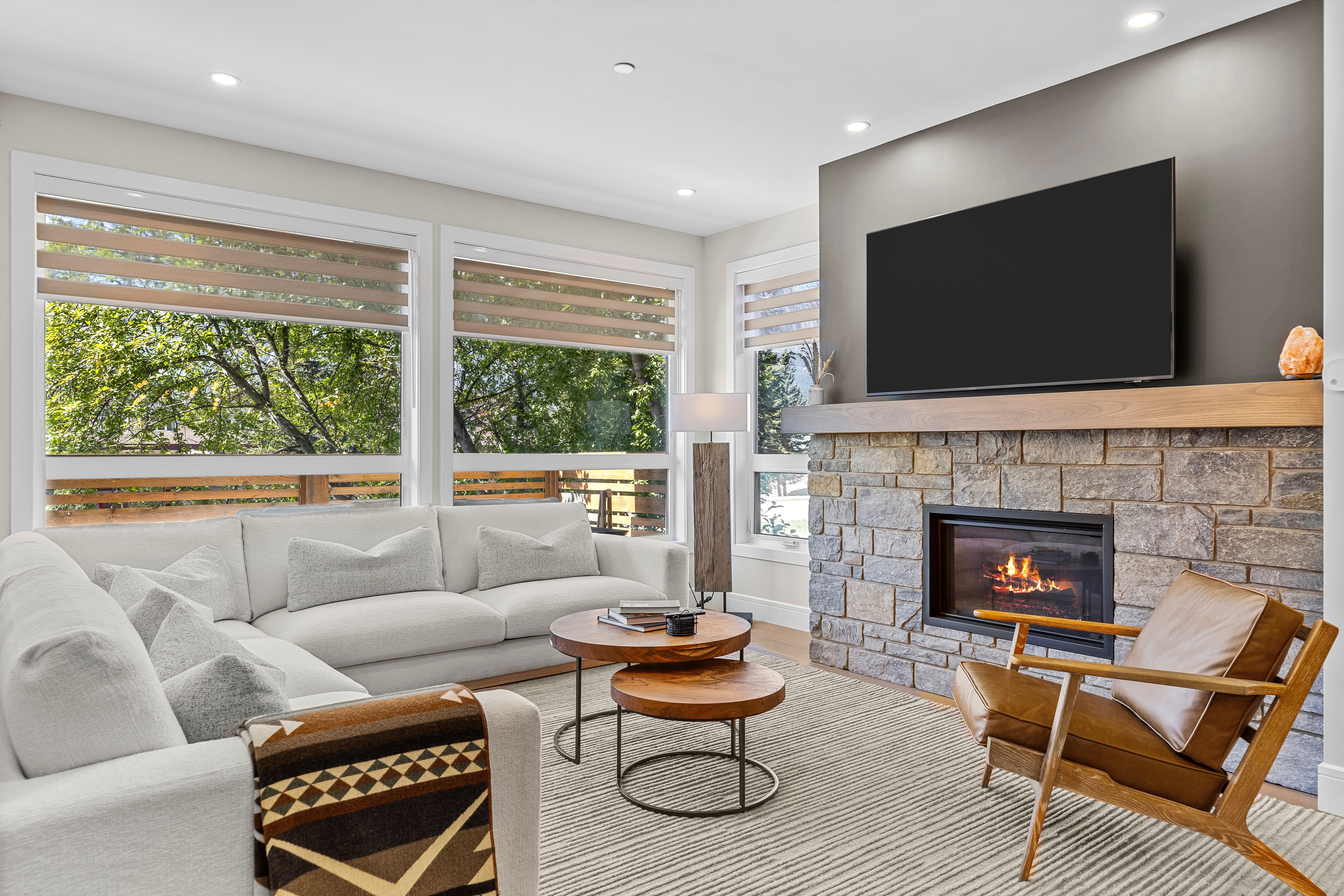 Chalet ThreeSisters Canmore: Luxury 4-Bedroom Townhouse with Hot Tub, Canmore