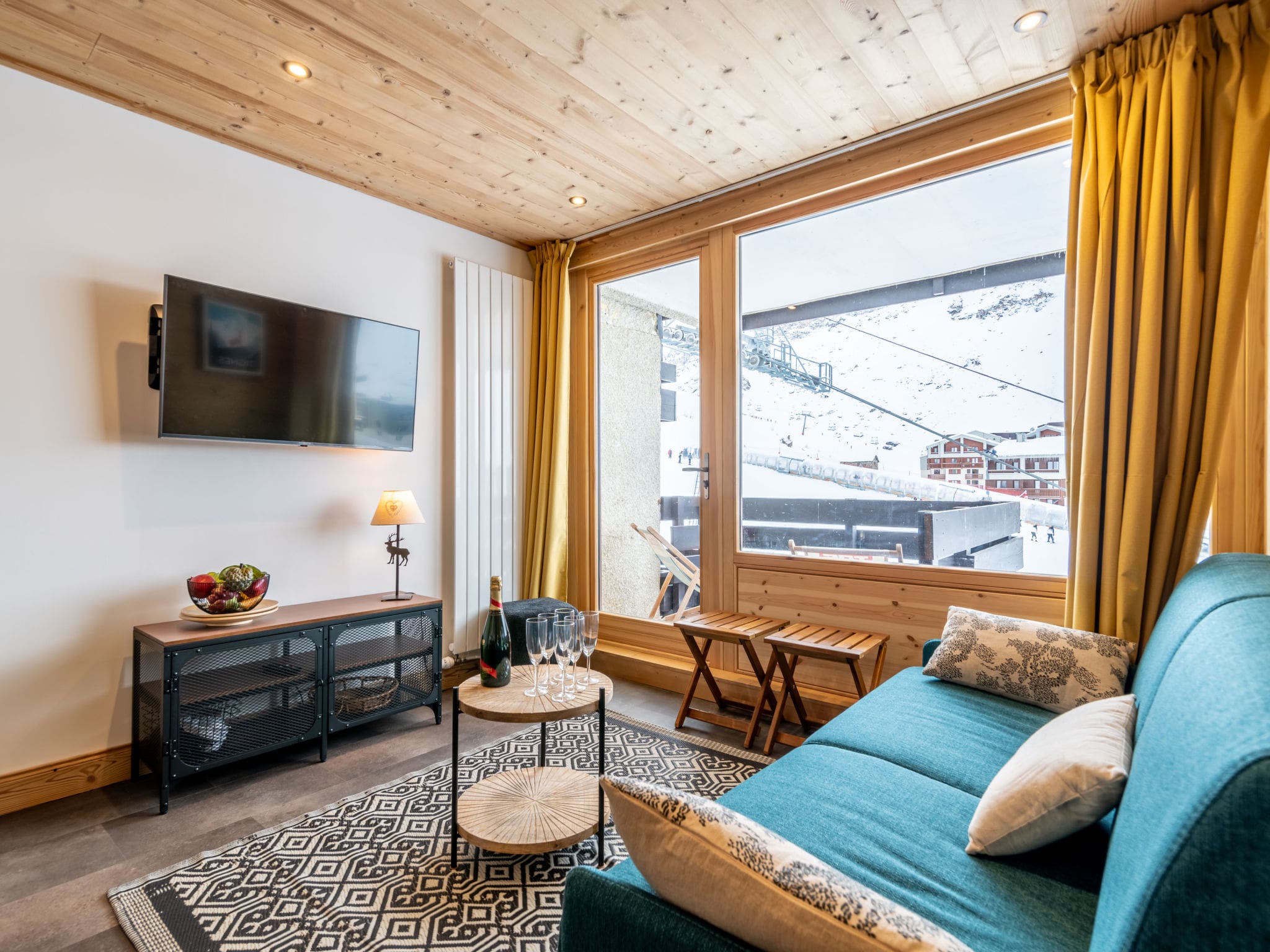 Chalet Tommeneuse Tignes: Modern 2-Bedroom Mountain Apartment with Stunning Alpine Views in Val Claret Resort