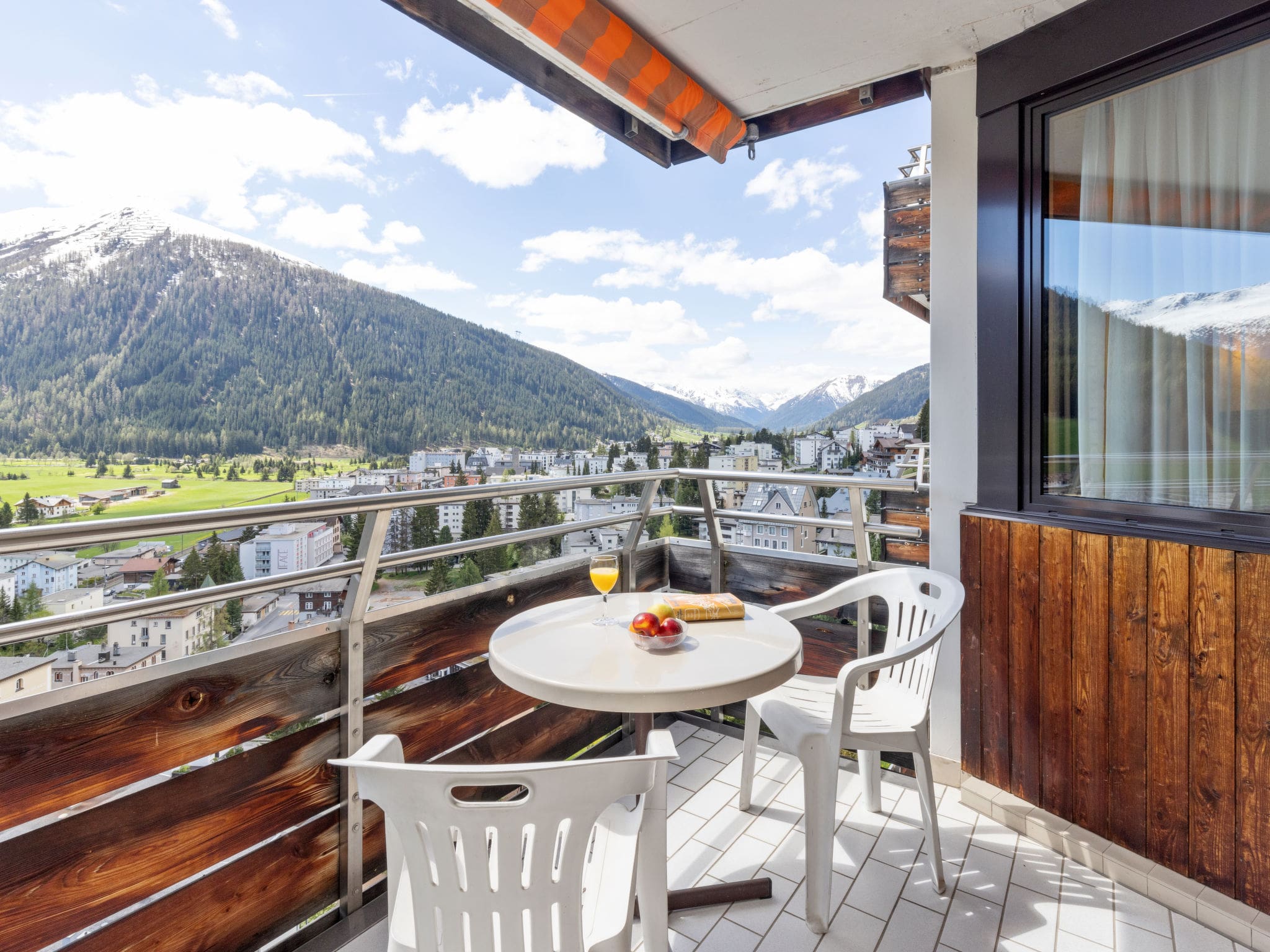 Chalet Totalphorn Davos: Modern Mountain Apartment with Stunning Alpine Views in Central Davos Switzerland