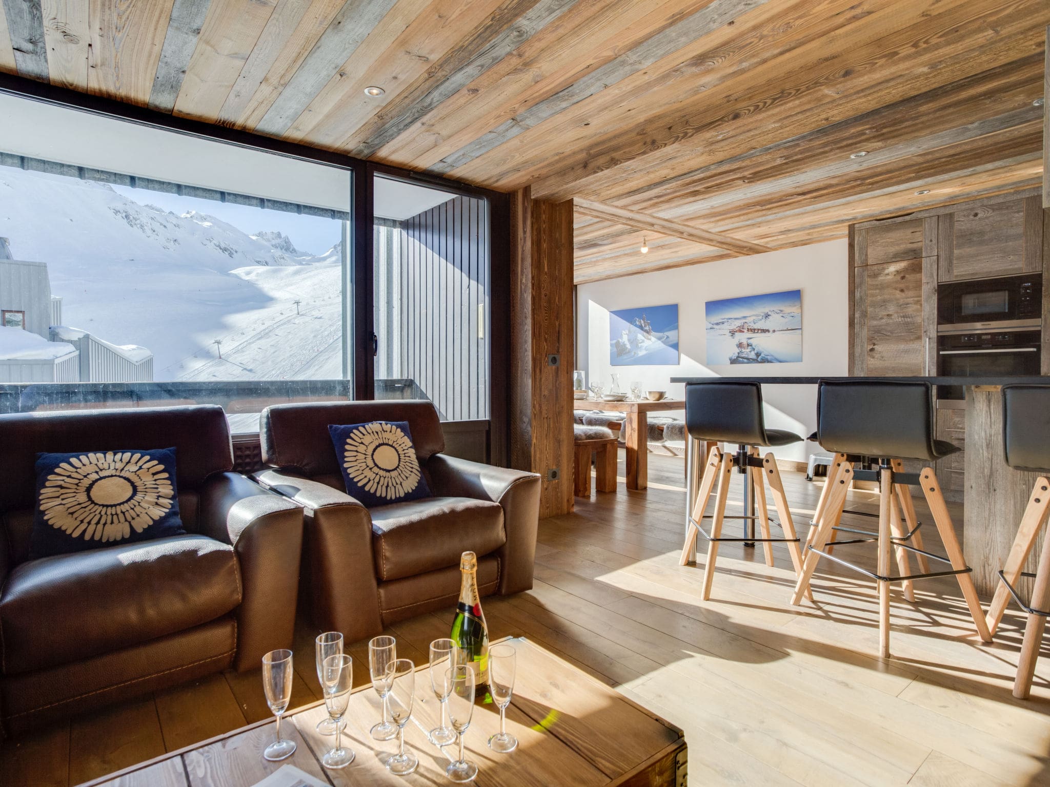 Chalet Toviere Tignes: Spectacular 5-Bedroom Alpine Maisonette with Mountain Views and Premium Ski Access