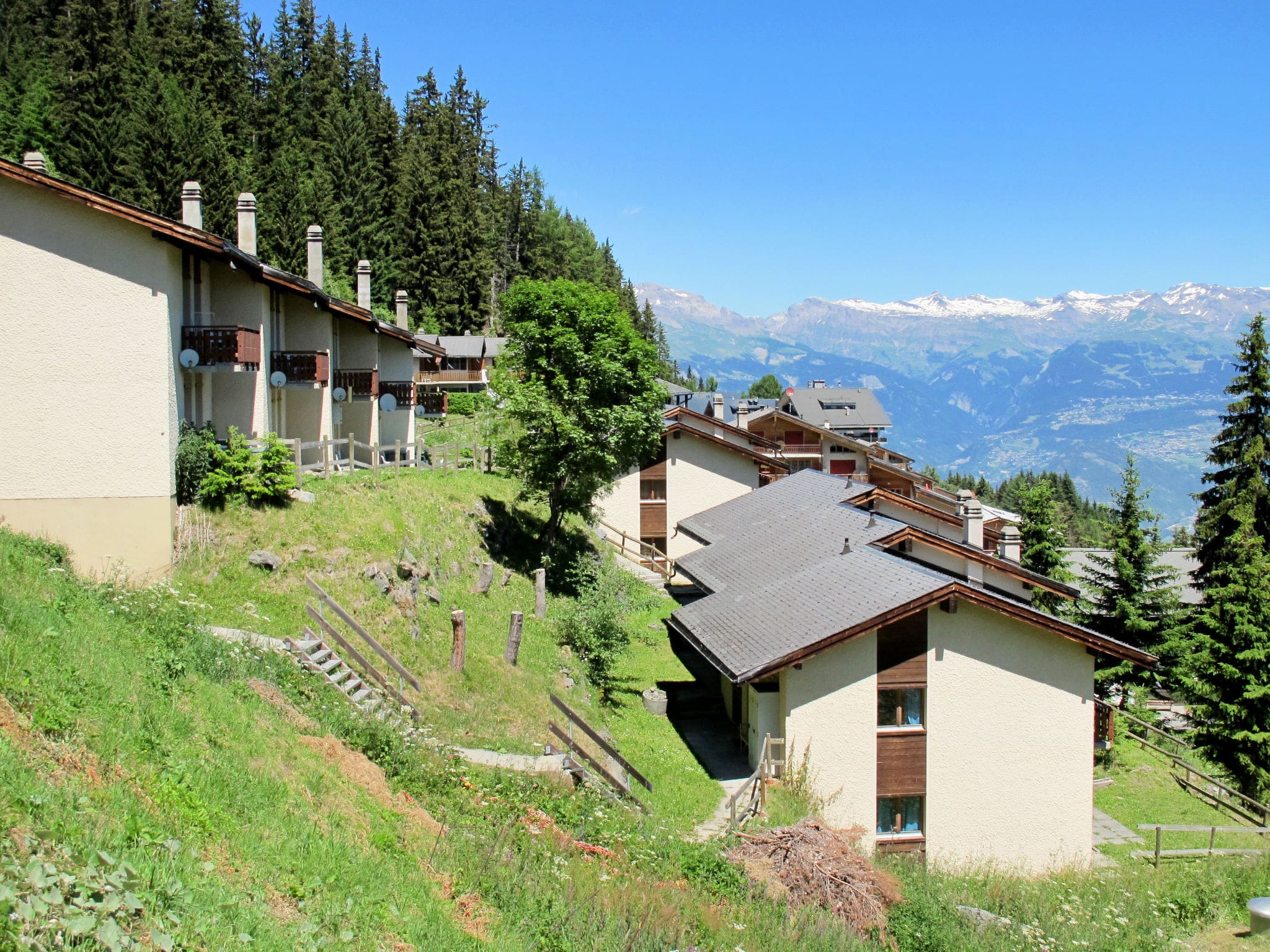 Chalet Trabanta Thyon: Premium 4-Bedroom Alpine Chalet with Direct Ski Access and Mountain Views in Swiss Alps