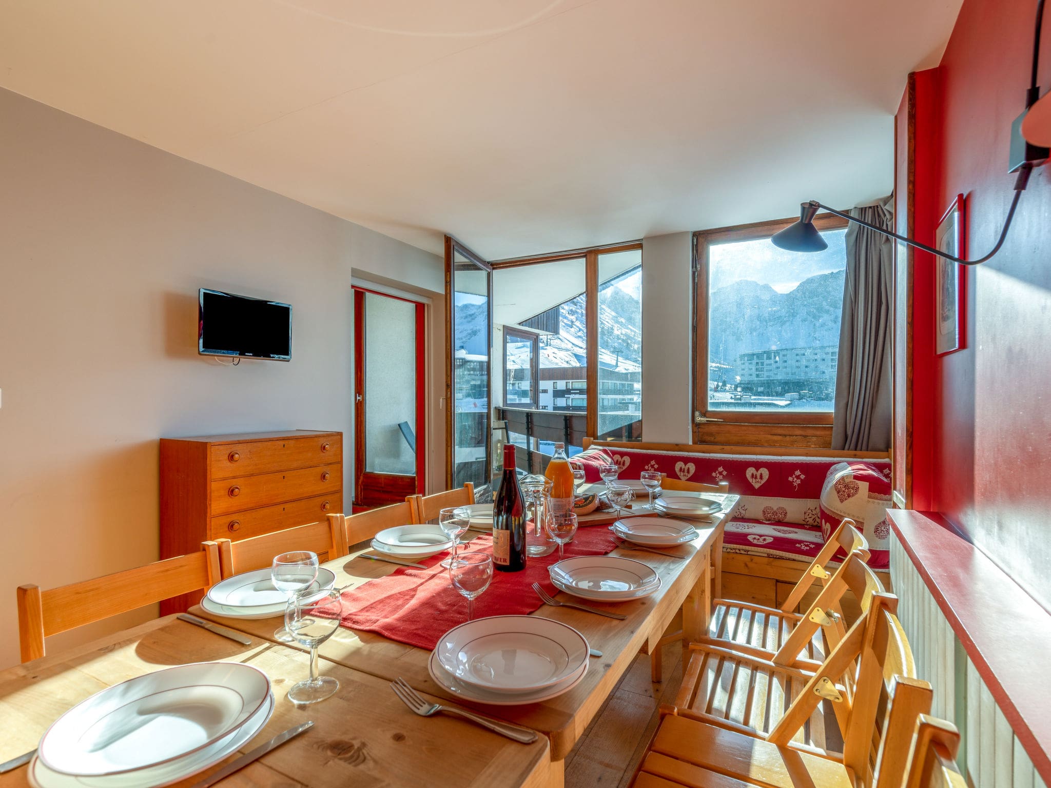 Chalet Tsanteleina Tignes: Mountain Chalet for 10 Guests with Panoramic Alpine Views Near Ski Slopes