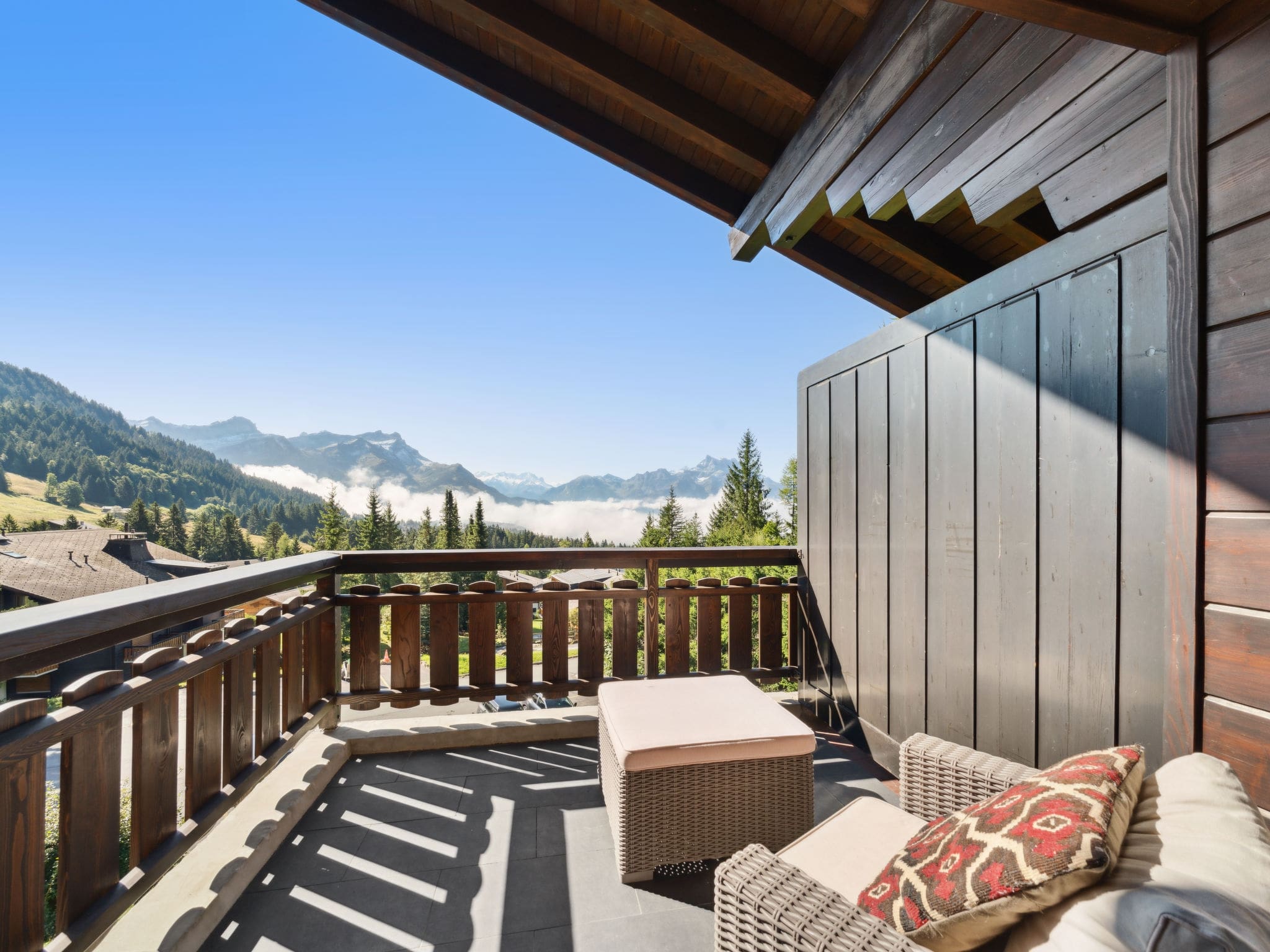 Chalet Tsanteleina Villars: Luxury 3-Bedroom Penthouse with Panoramic Mountain Views and Ski Access in Villars Switzerland