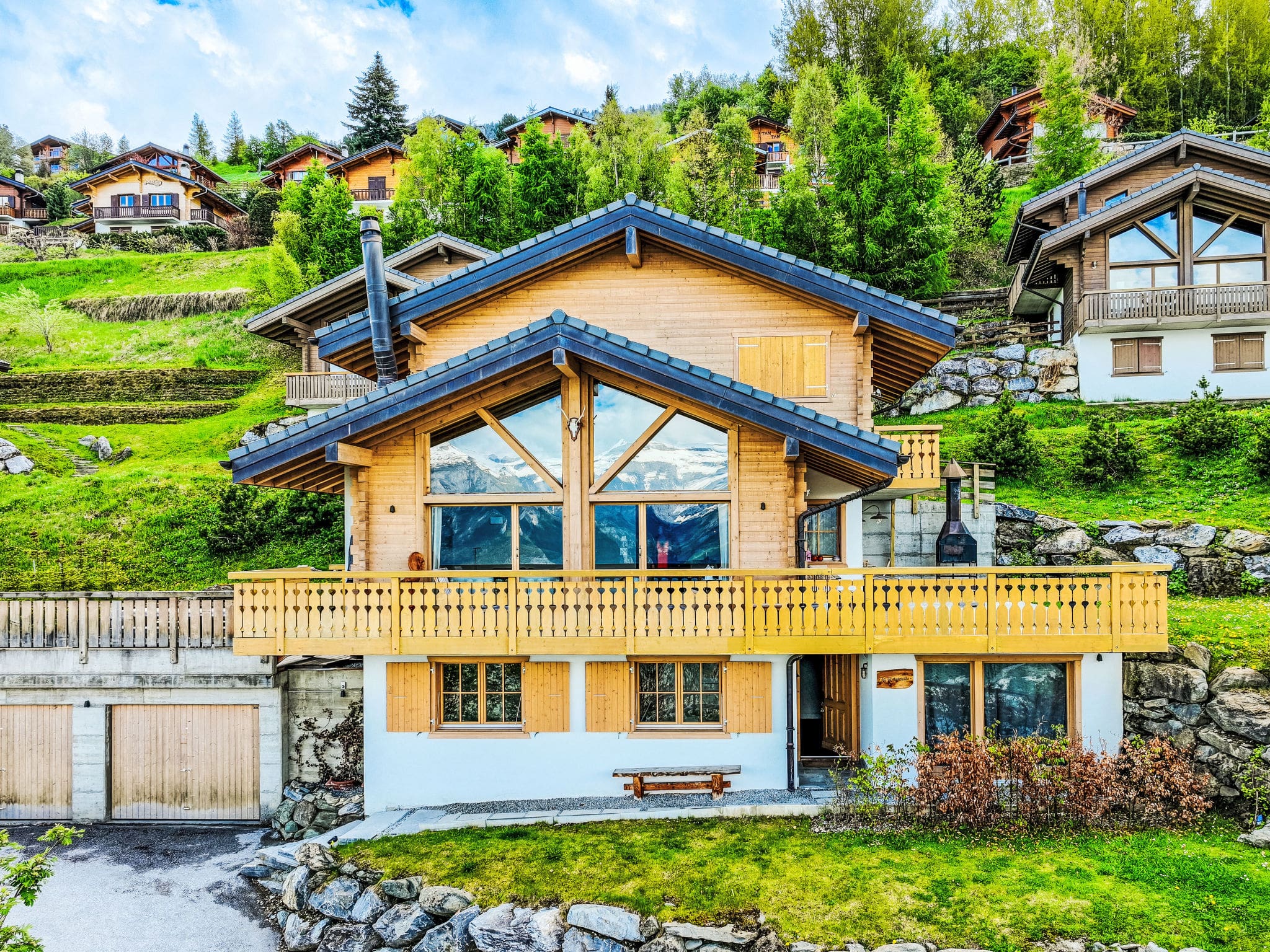 Chalet Tsarmine Nendaz: Stunning 4-Bedroom Alpine Retreat with Mountain Views and Modern Design Near Ski Slopes