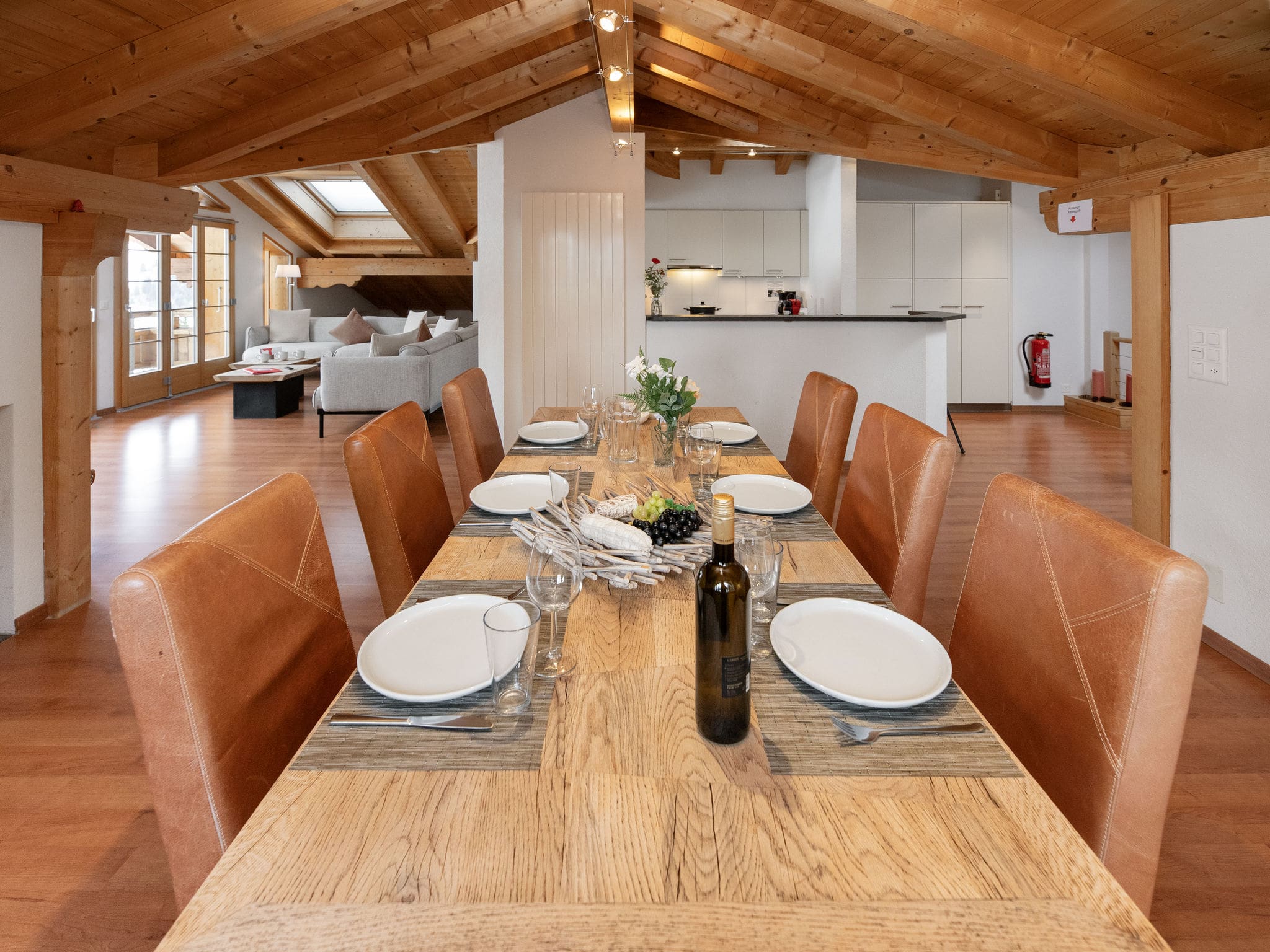 Chalet Tuftbach Grindelwald: Traditional 3-Bedroom Alpine Apartment with Mountain Views and Ski Access Near Eiger