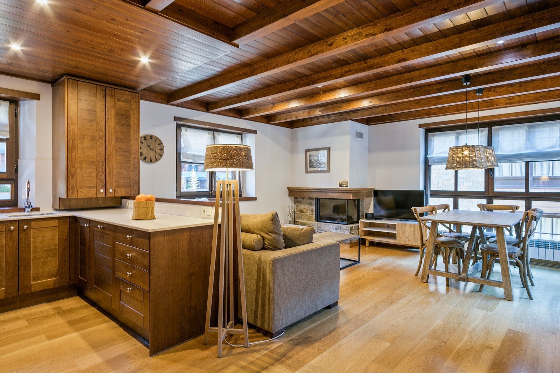Chalet Valarties Aran: Charming 2-Bedroom Ski Chalet with Mountain Views, Val d’Aran