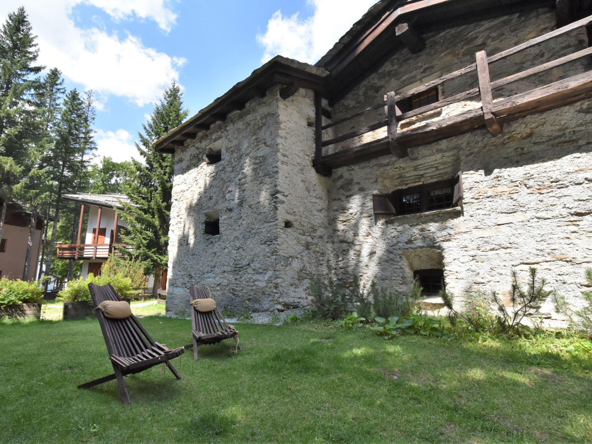 Chalet Valmalenco Madesimo: Historic 4-Bedroom Alpine Chalet with Sauna and Mountain Views near Ski Slopes