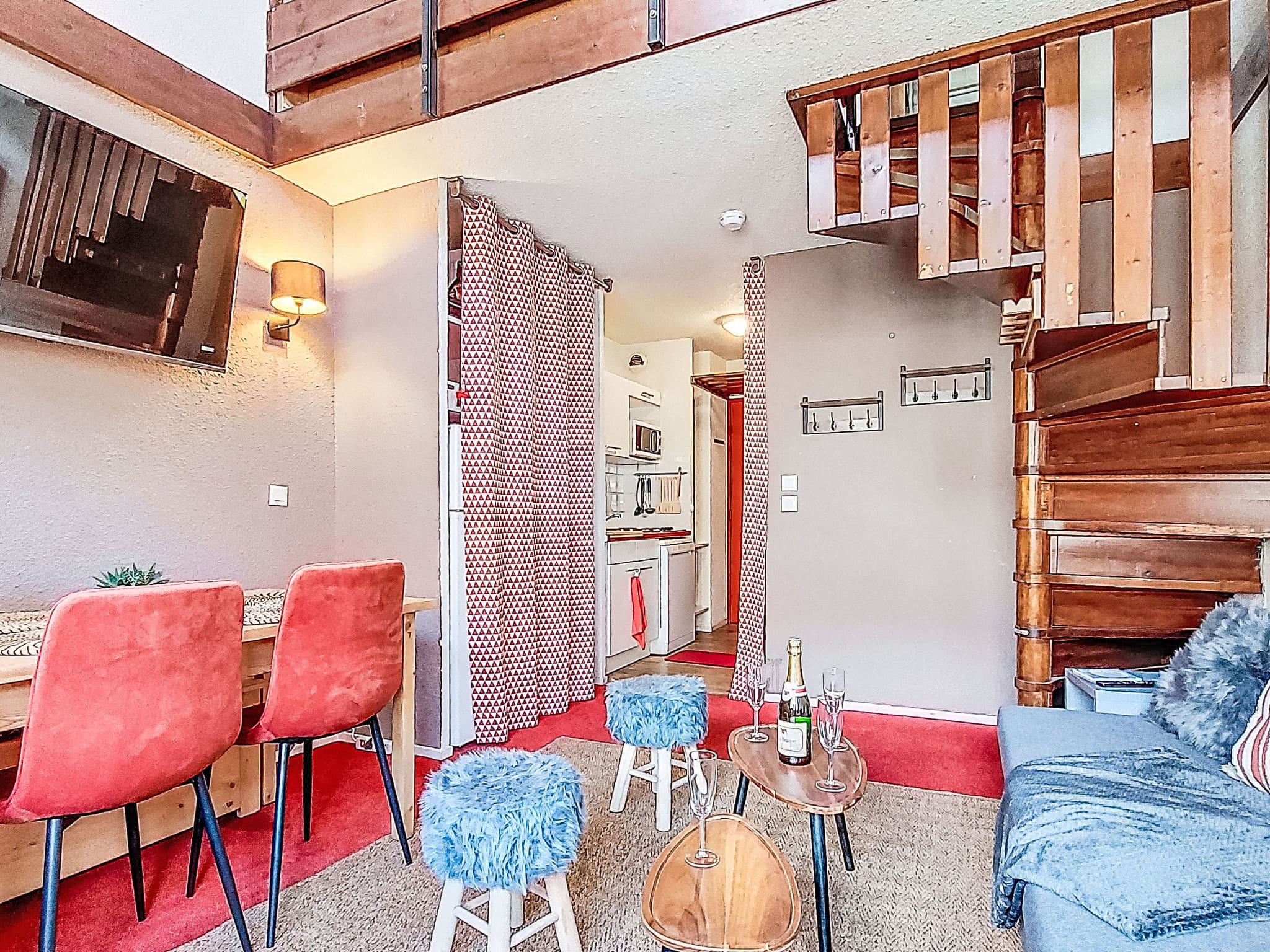 Chalet Vanoise Thorens: Premium 2-Bedroom Mountain Chalet with Ski Access and Panoramic Alpine Views