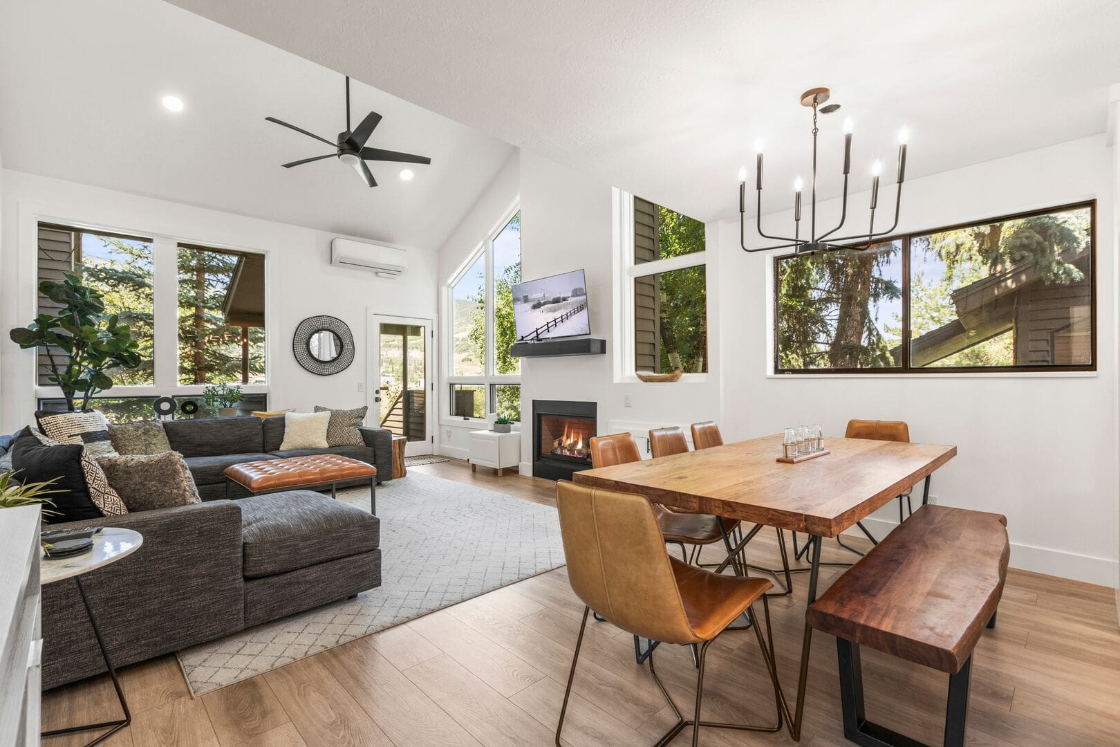 Chalet Wasatch Canyons Park City: Luxury 4-Bedroom Villa with Sauna and Pool, Park City