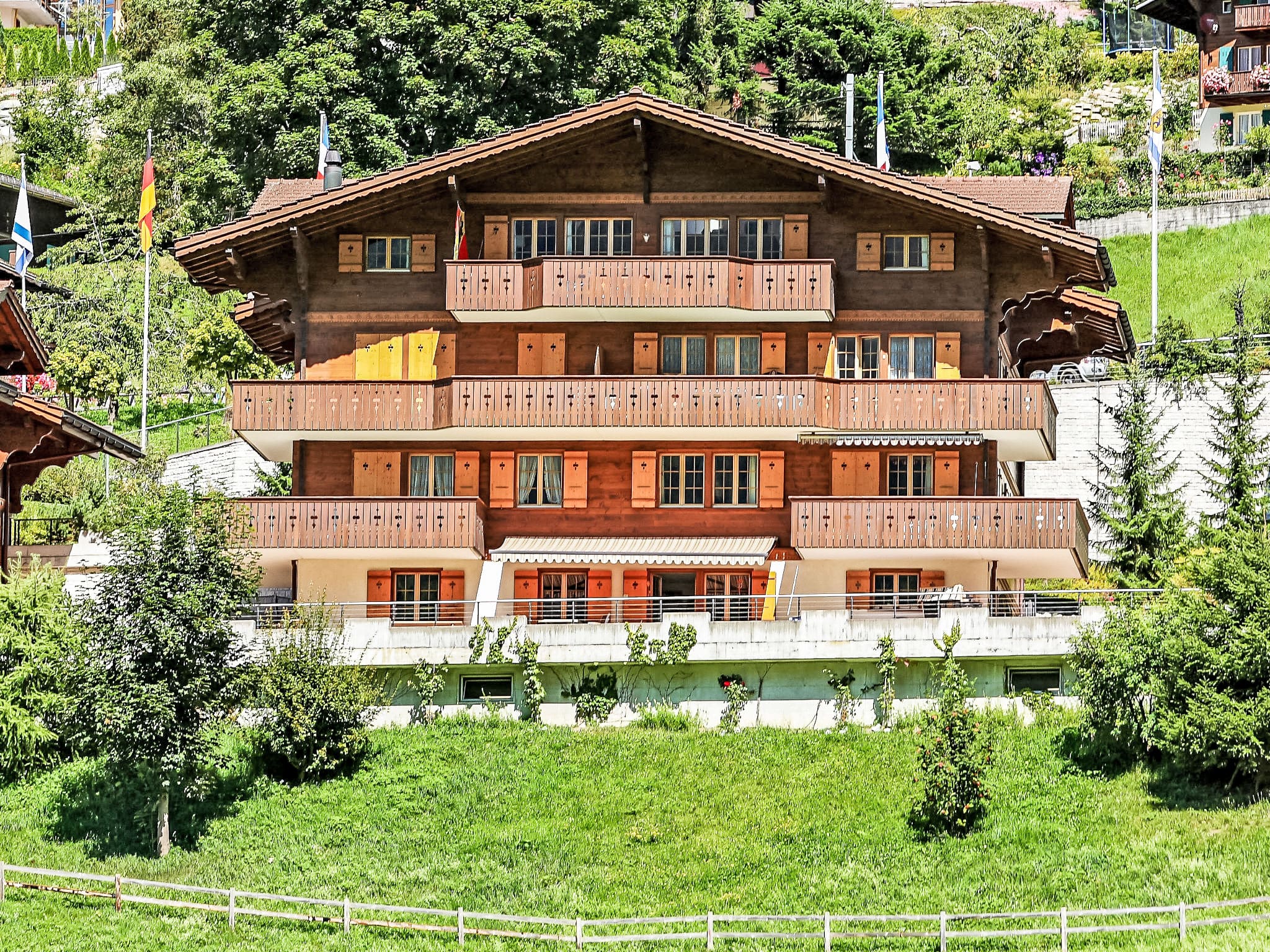 Chalet Wasserbühlen Grindelwald: Elegant 4-Bedroom Alpine Chalet with Mountain Views and Modern Amenities in Switzerland