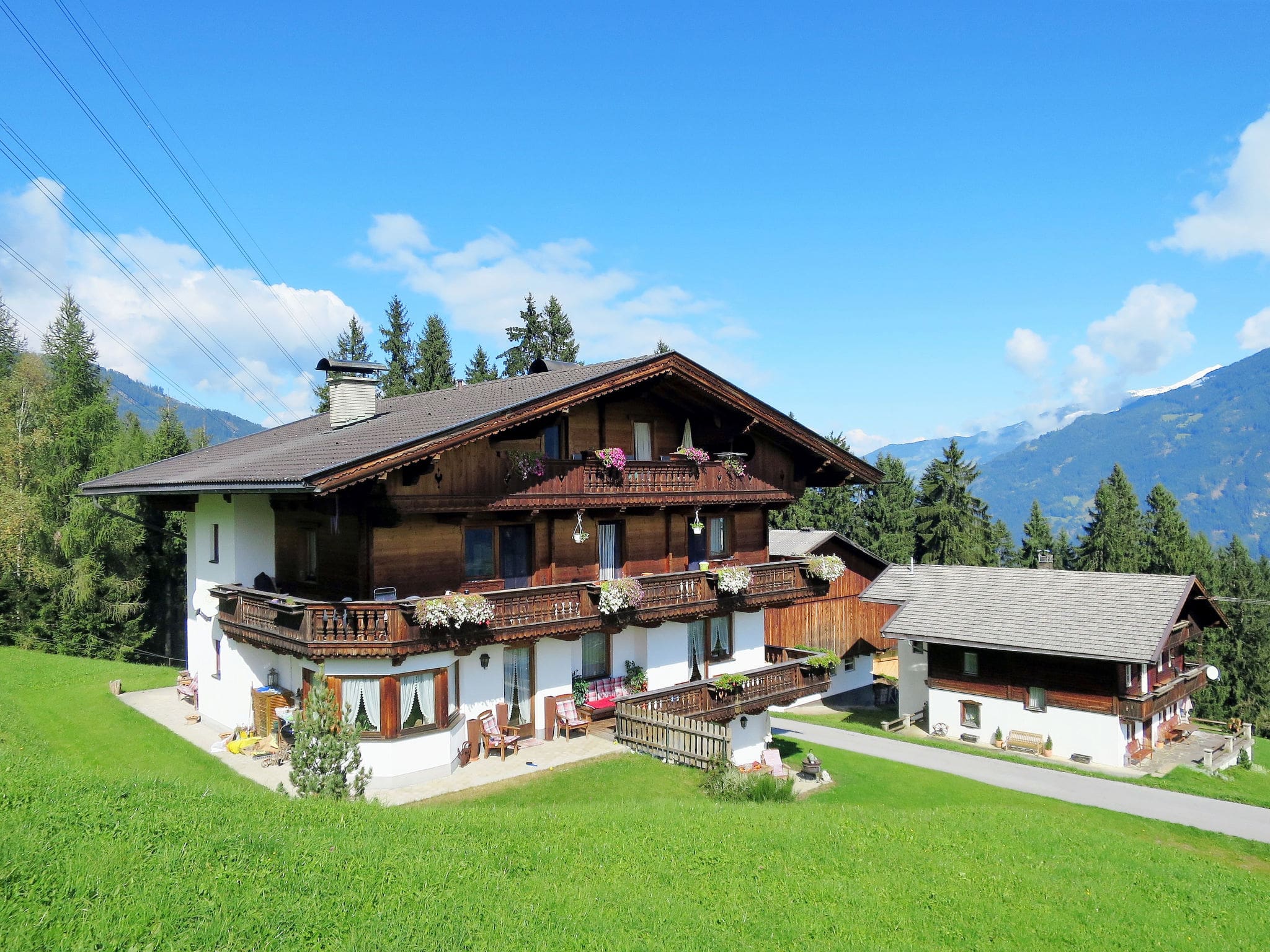 Chalet Wildkogel Kaltenbach: Modern 5-Bedroom Alpine Chalet Just 300m from Ski Slopes in Tyrol Austria