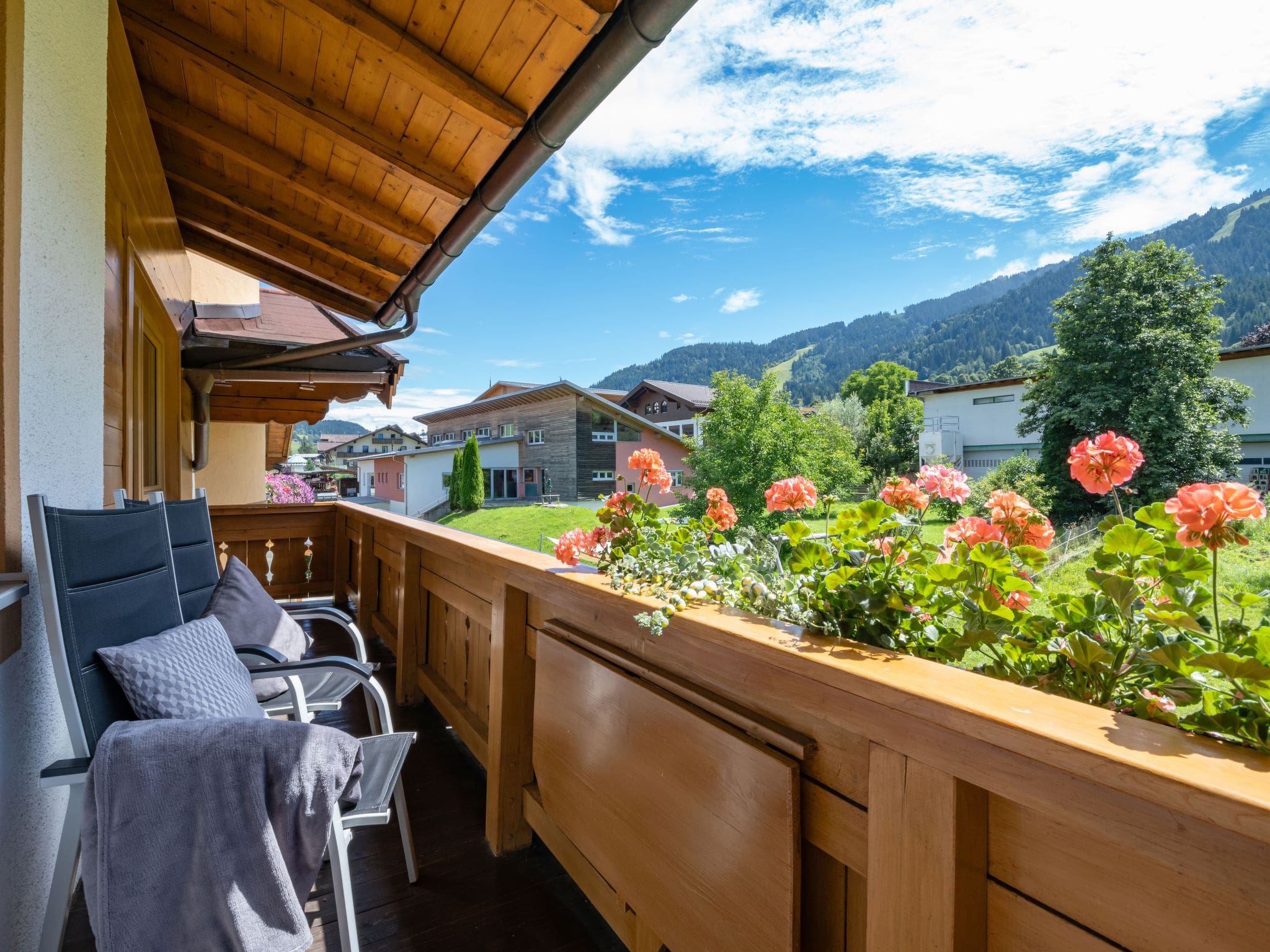 Chalet Wildschoenau Niederau: Modern 3-Bedroom Alpine Chalet with Mountain Views and Free Ski Bus Access