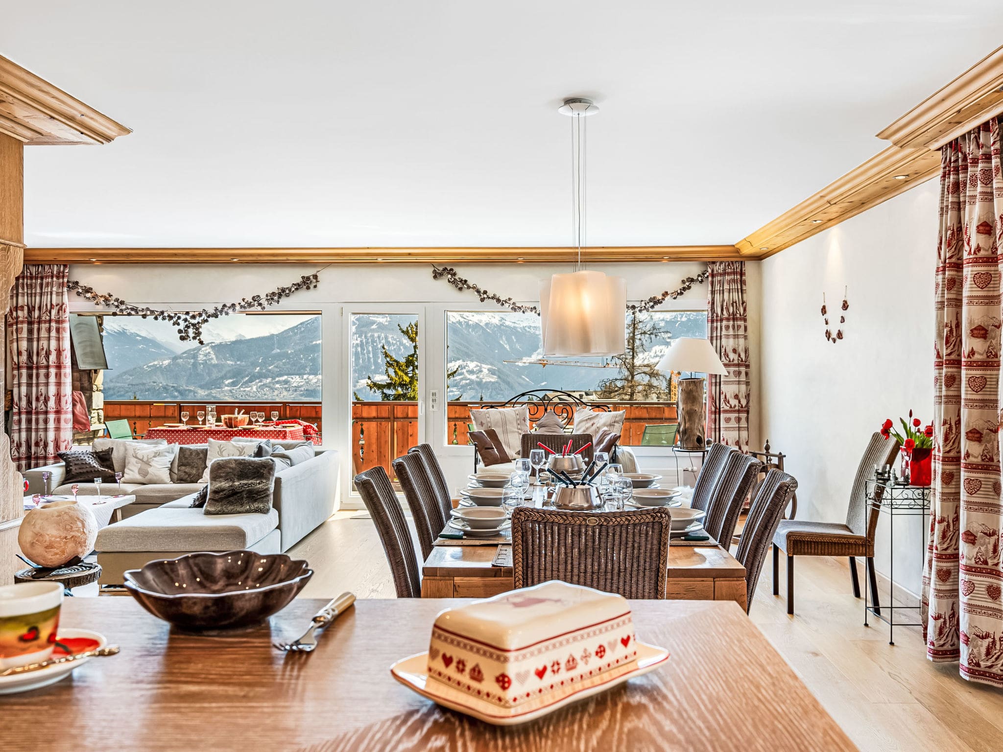 Chalet Ycoor Crans-Montana: Spacious 4-Bedroom Alpine Apartment with Mountain Views and Ski Access in Swiss Resort