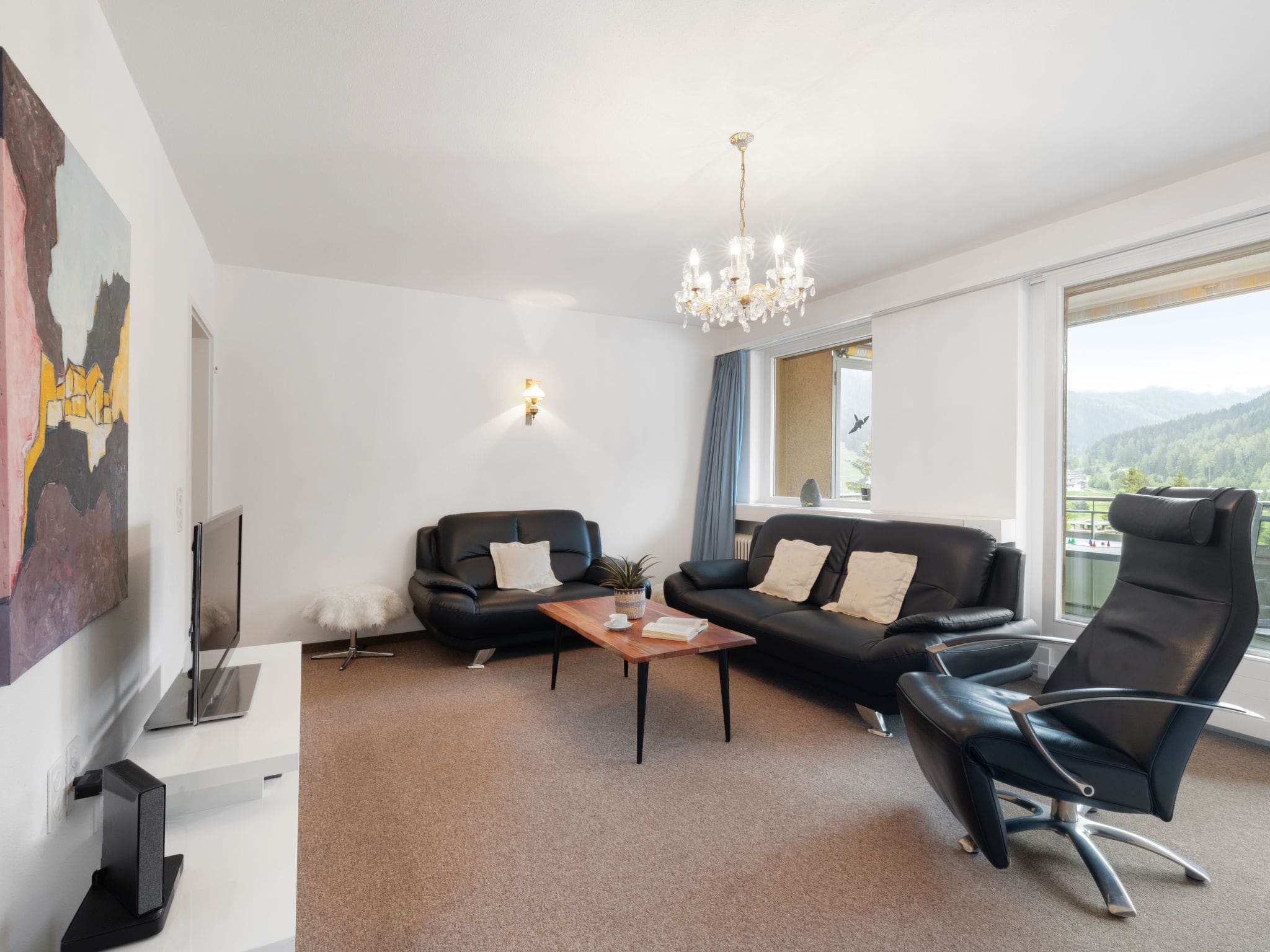 Chalet Zauberberg Davos: Spacious 5-Bedroom Mountain Chalet with Panoramic Alpine Views and Central Location