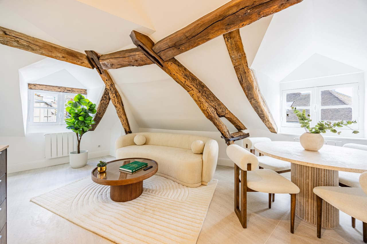 Château Alouettes Montmartre: Charming 3-Bedroom Apartment Overlooking Sacré-Coeur, Montmartre