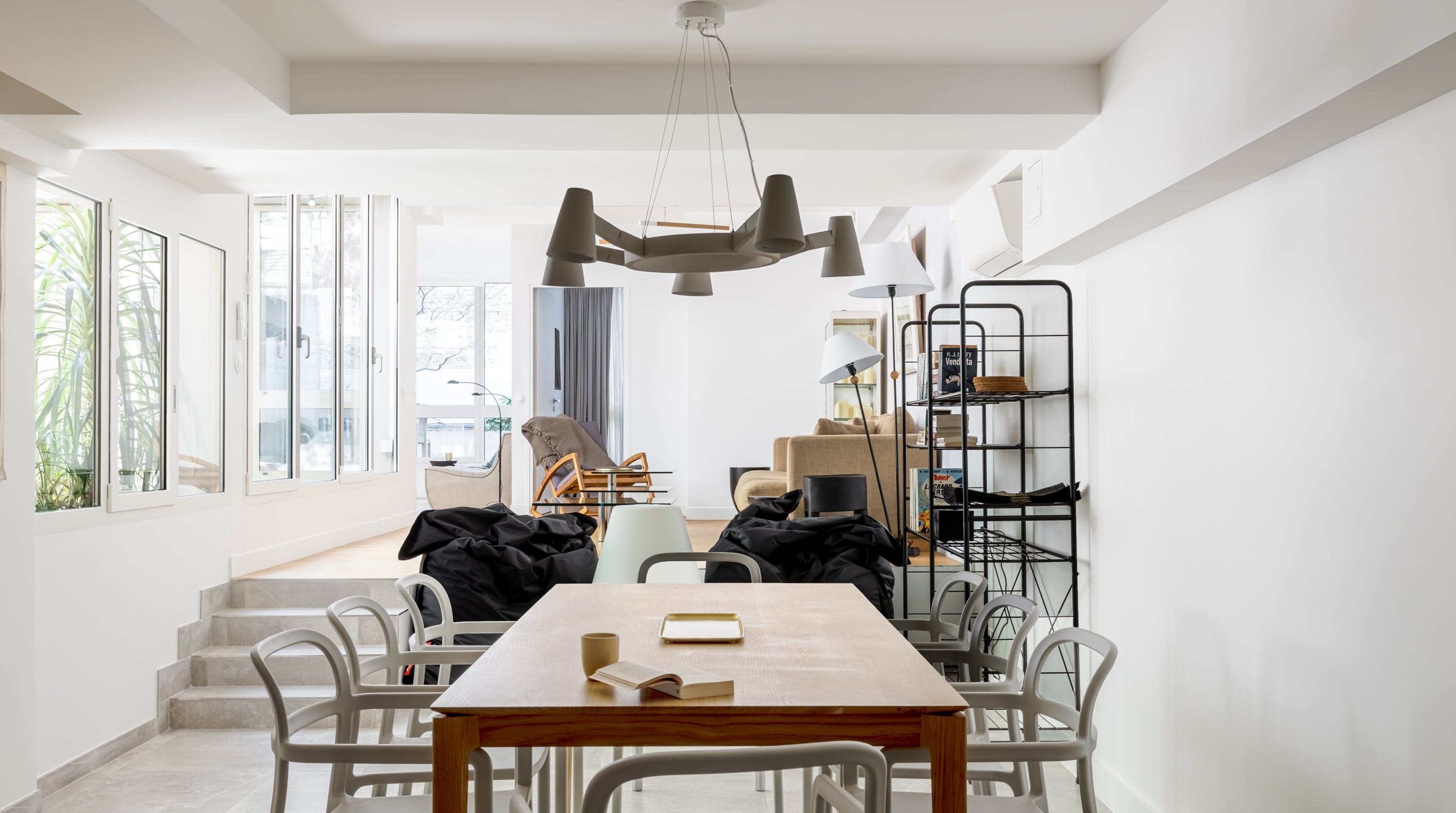 Château Arcueil Paris: Spacious 4-Bedroom Apartment with Terrace, Montparnasse & Catacombs