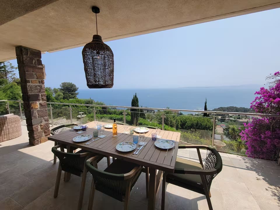Château Arlésienne Les Issambres: 4-Bedroom Apartment with Sea Views, French Riviera