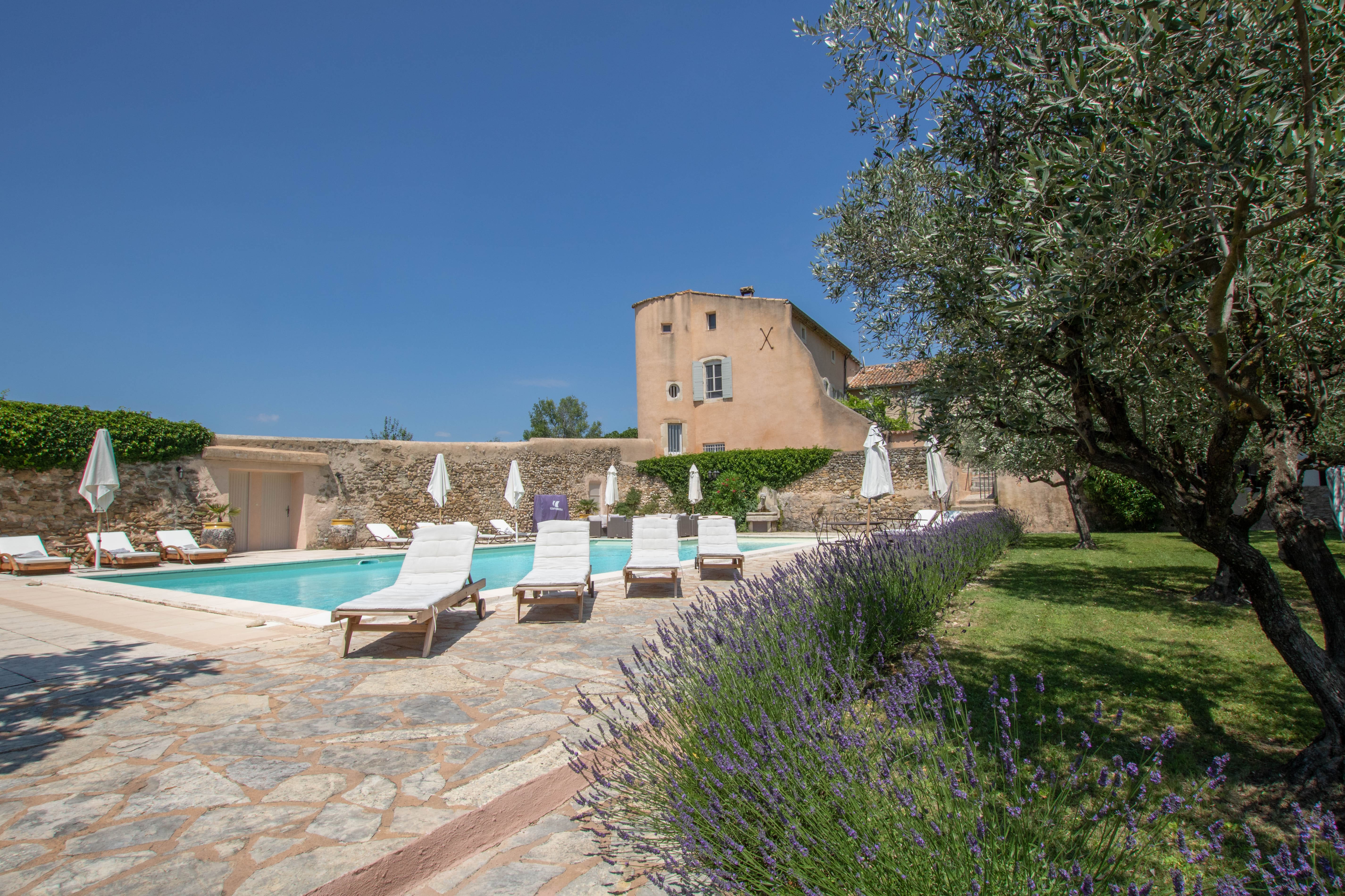 Château Aygues Vaucluse: Historic 8-Bedroom Chateau with Pool and Tennis Court, Vaucluse