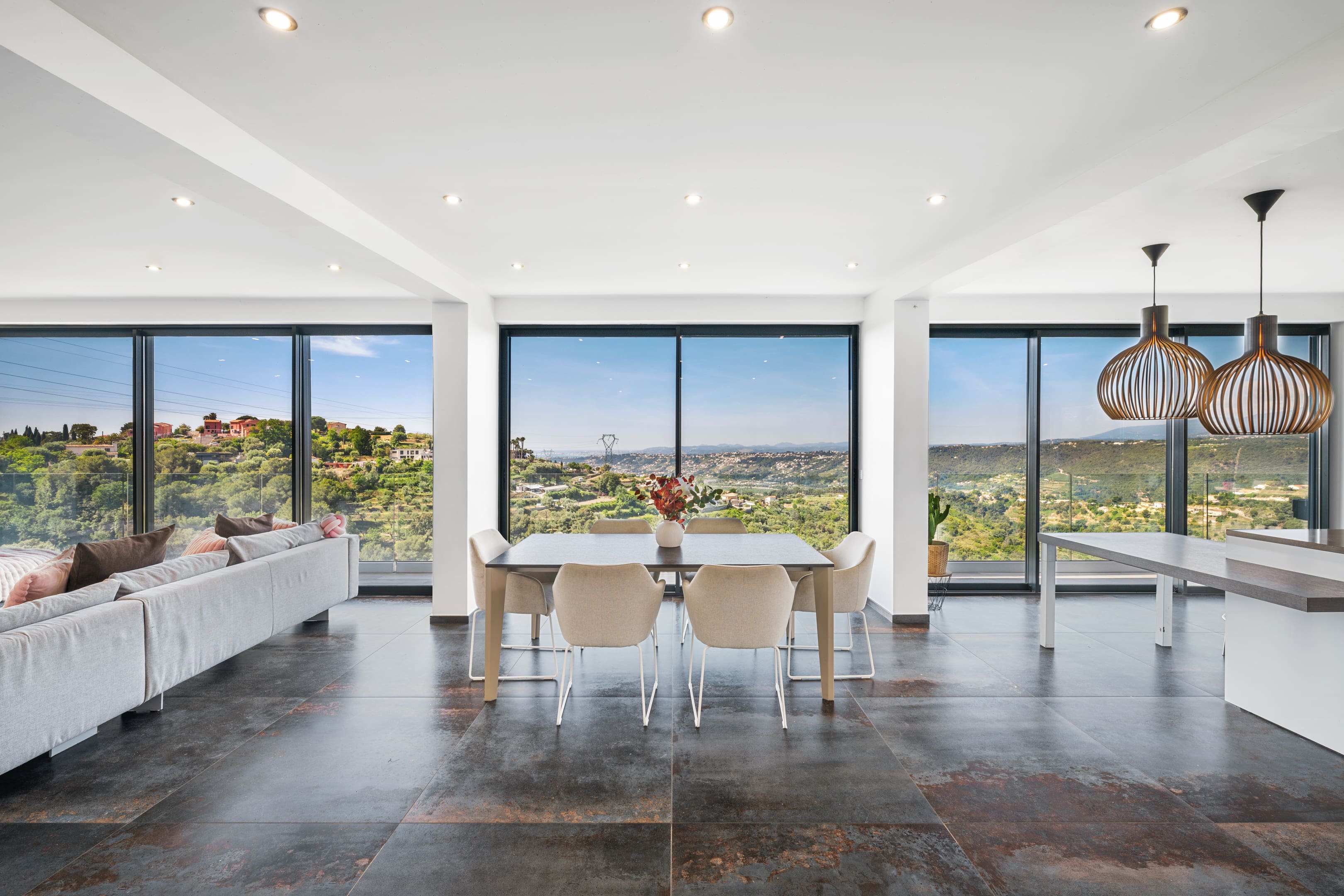 Château Bellet Nice: Luxury 4-Bedroom Villa with Swimming Pool, Nice