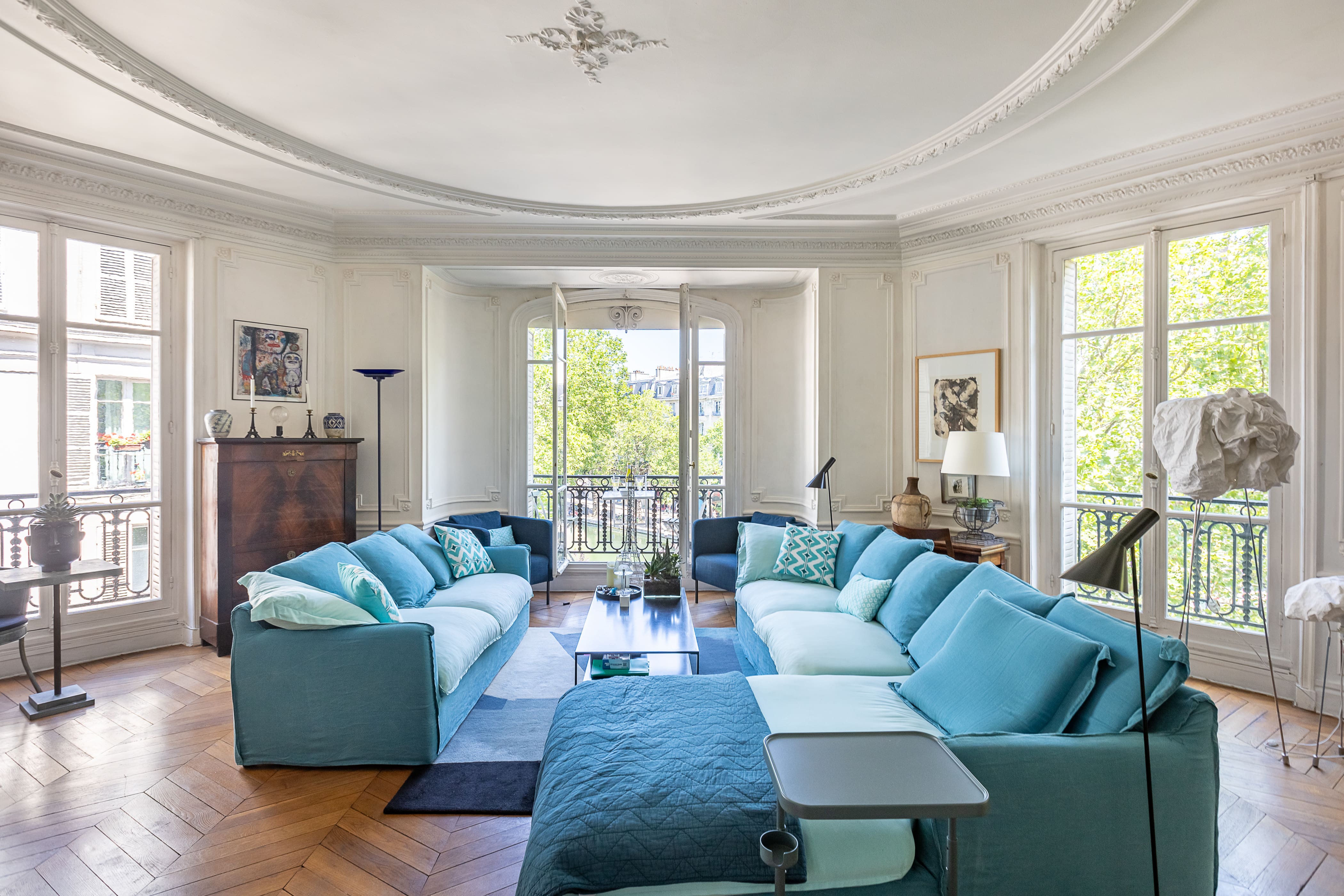 Château Berges Paris: Elegant 3-Bedroom Apartment with Canal Views in Paris